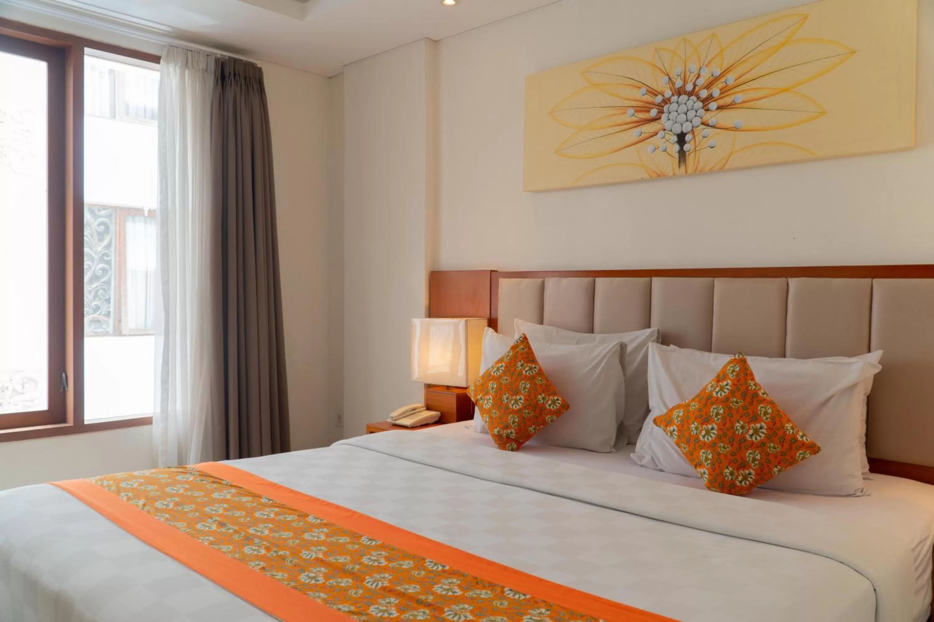 Property building, Bed in The Sun Hotel & Spa Legian