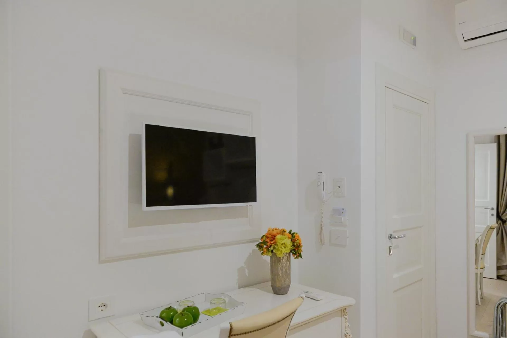 TV and multimedia in Mare Versus Luxury Suites