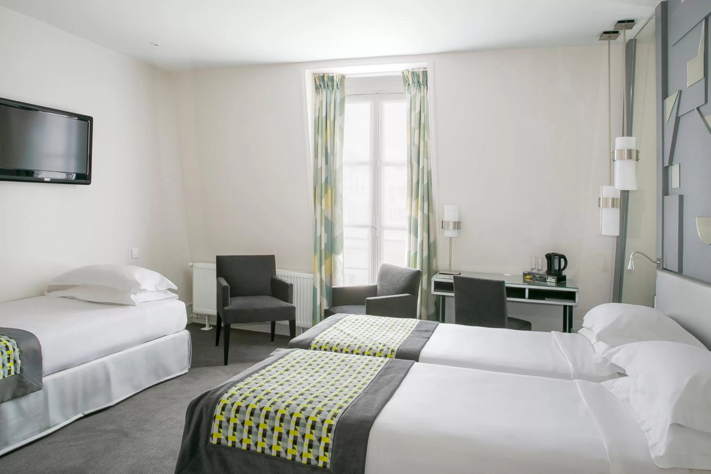 Photo of the whole room, Bed in Hôtel A La Villa des Artistes