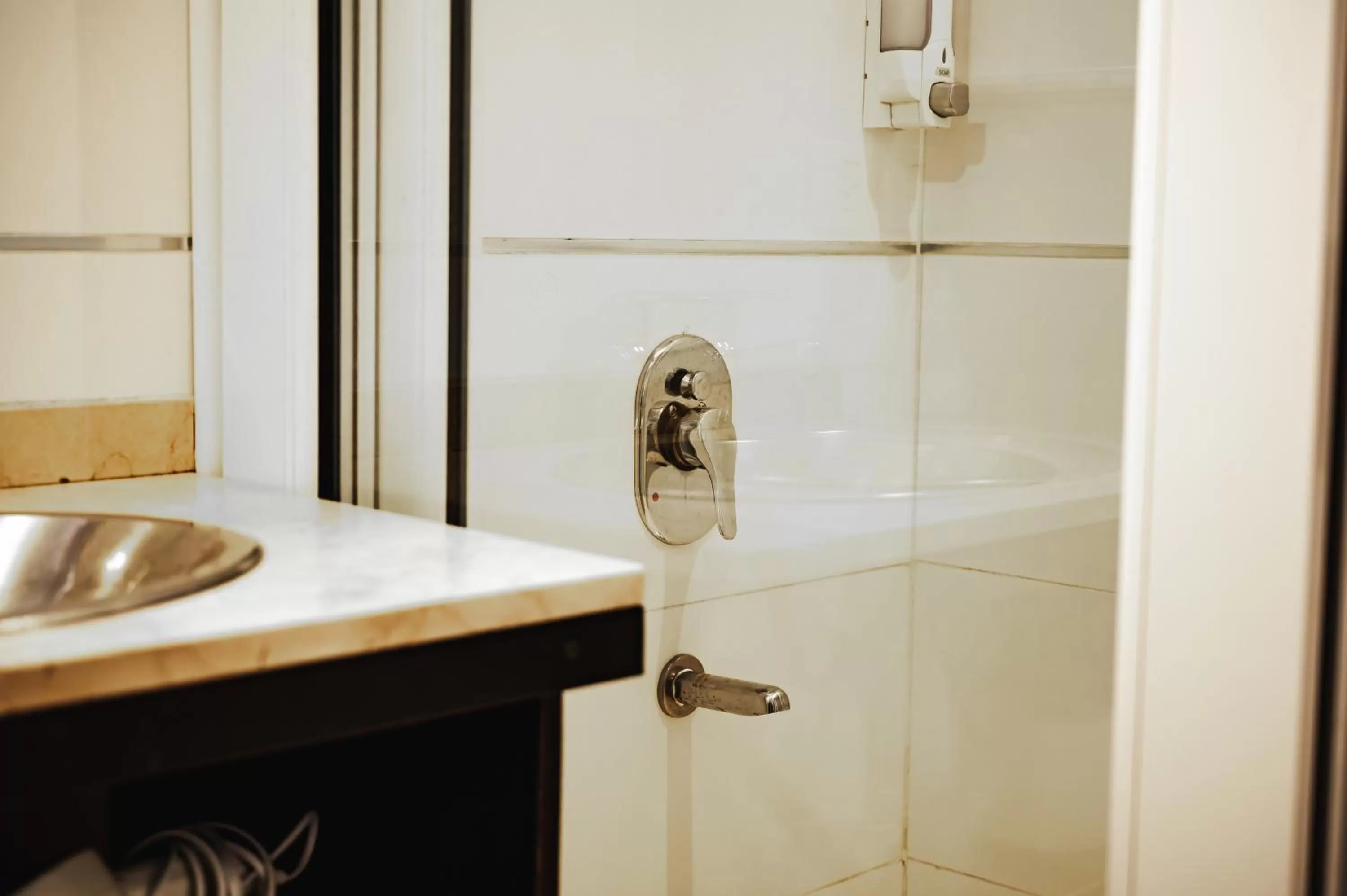 Shower in Hosteria Foike