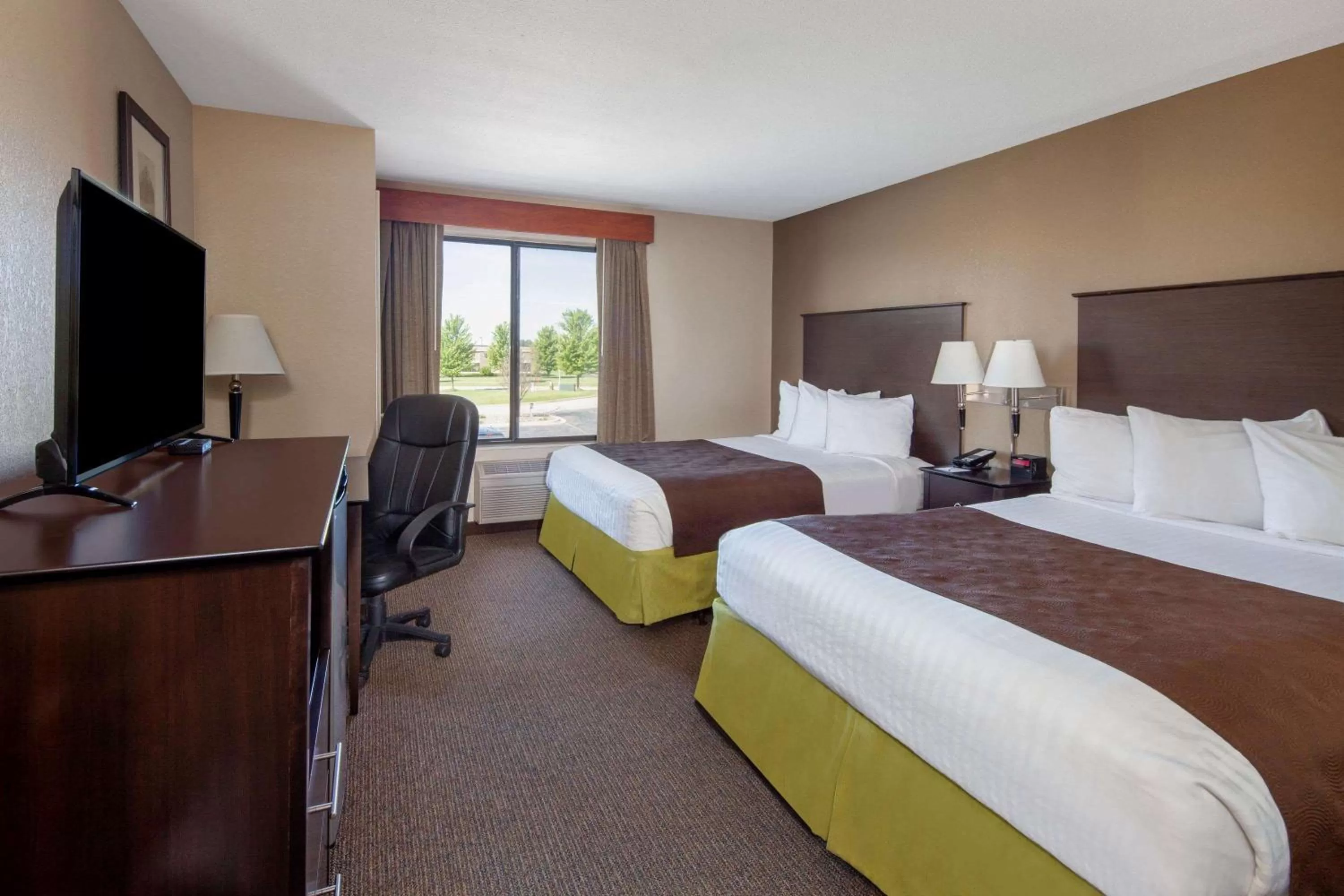 Photo of the whole room, Bed in AmericInn by Wyndham Rochester