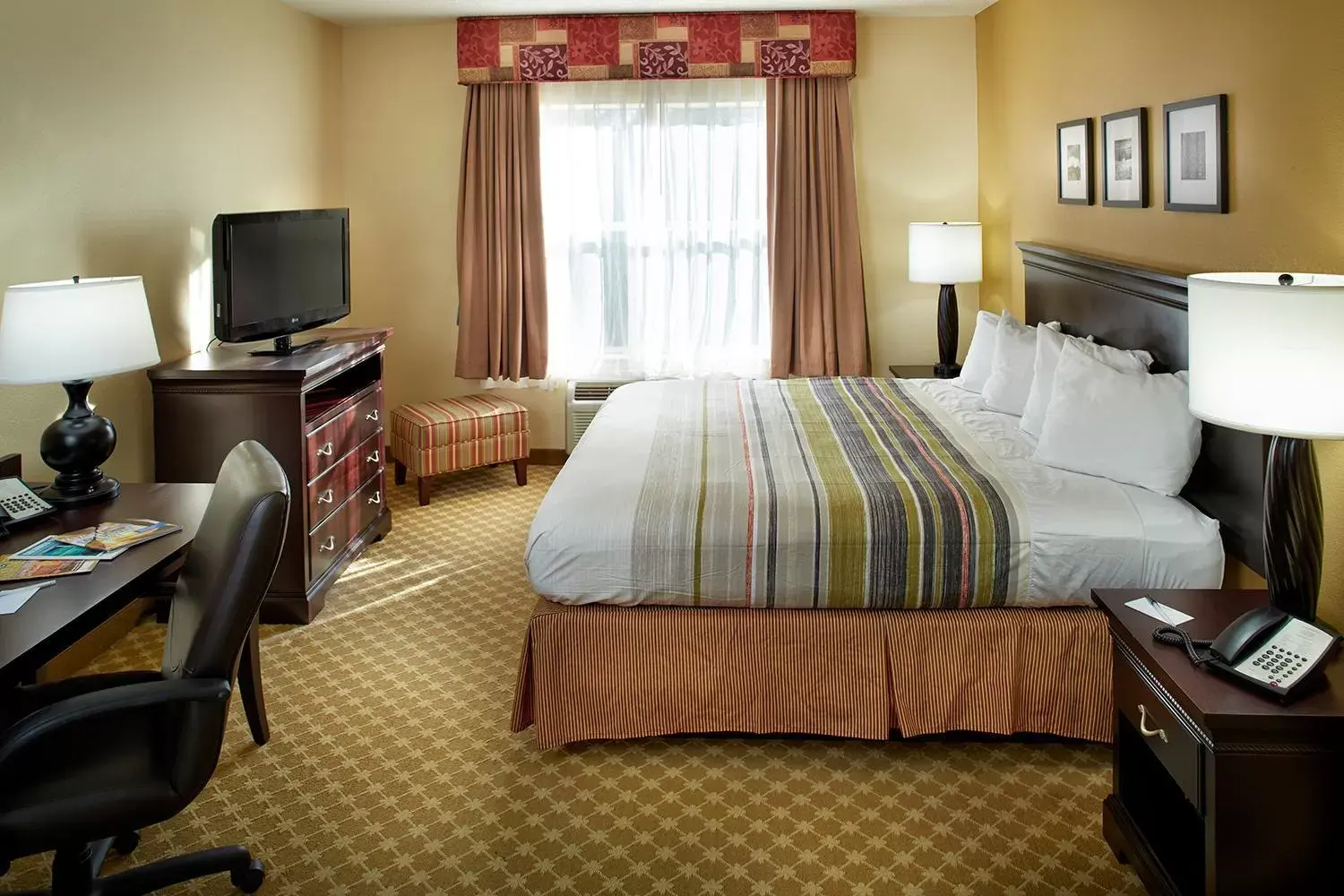 One-Bedroom King Suite - Disability Access/Non-Smoking in Country Inn & Suites by Radisson, Columbia Airport, SC One-Bedroom King Suite - Disability Access/Non-Smoking in Country Inn & Suites by Radisson, Columbia Airport, SC