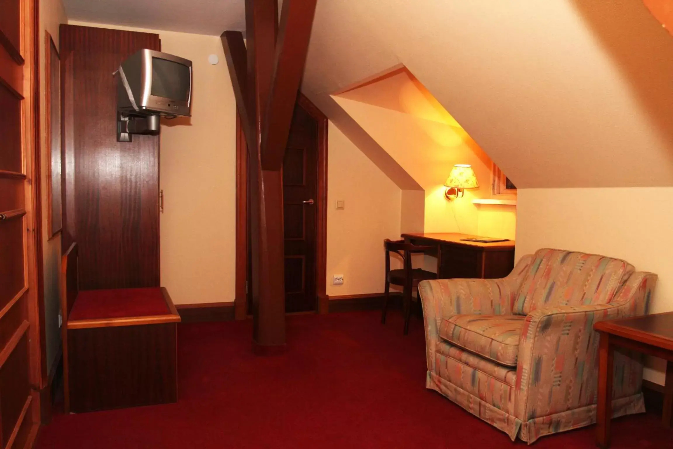 Small Double or Twin Room in Hotel Victoria Small Double or Twin Room in Hotel Victoria