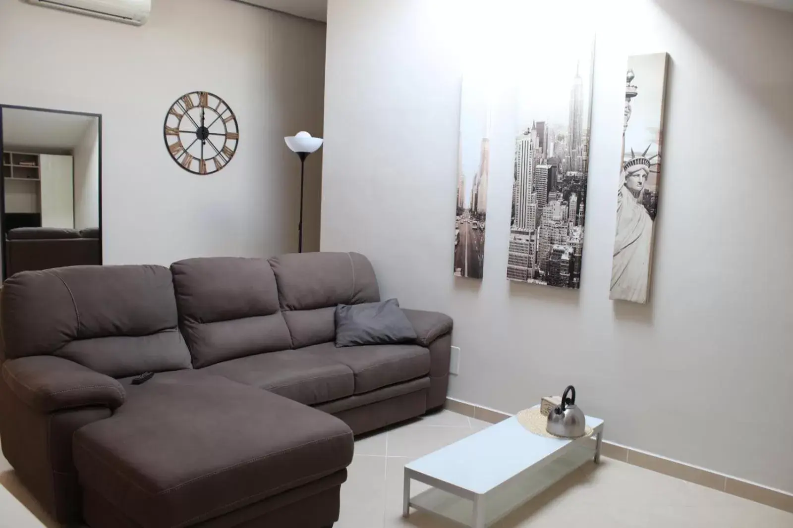 One-Bedroom Apartment in Momy Home One-Bedroom Apartment in Momy Home