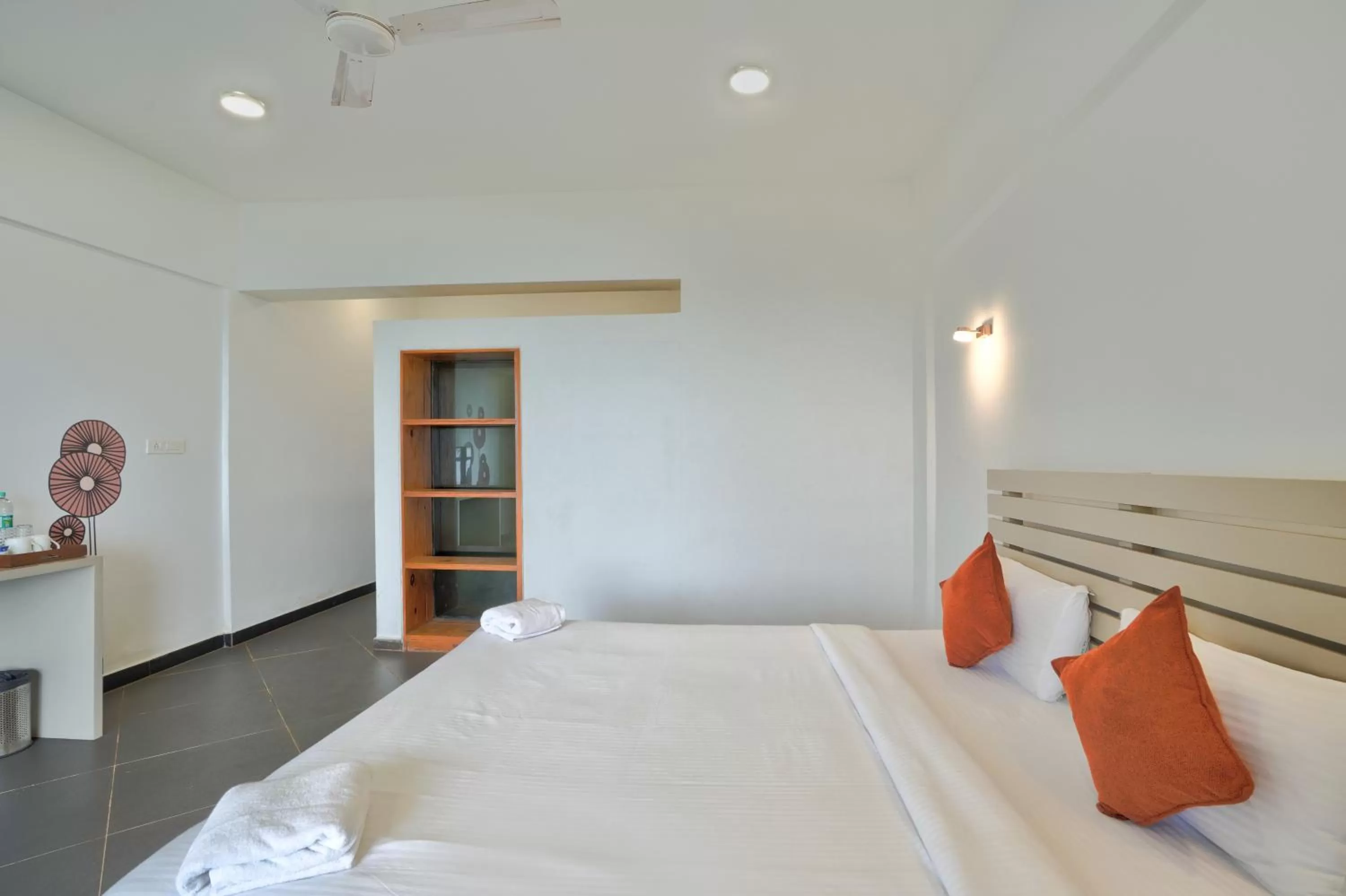 Photo of the whole room, Bed in Blu Missel By The River