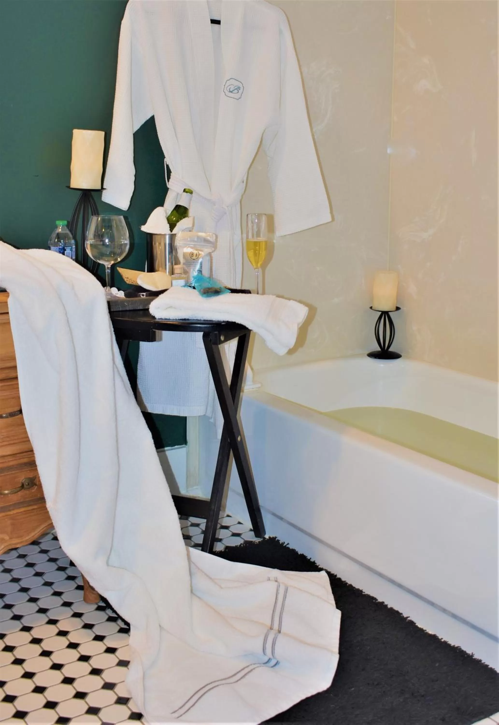 Bathroom in Bayberry Inn B&B and Oregon Wellness Retreat