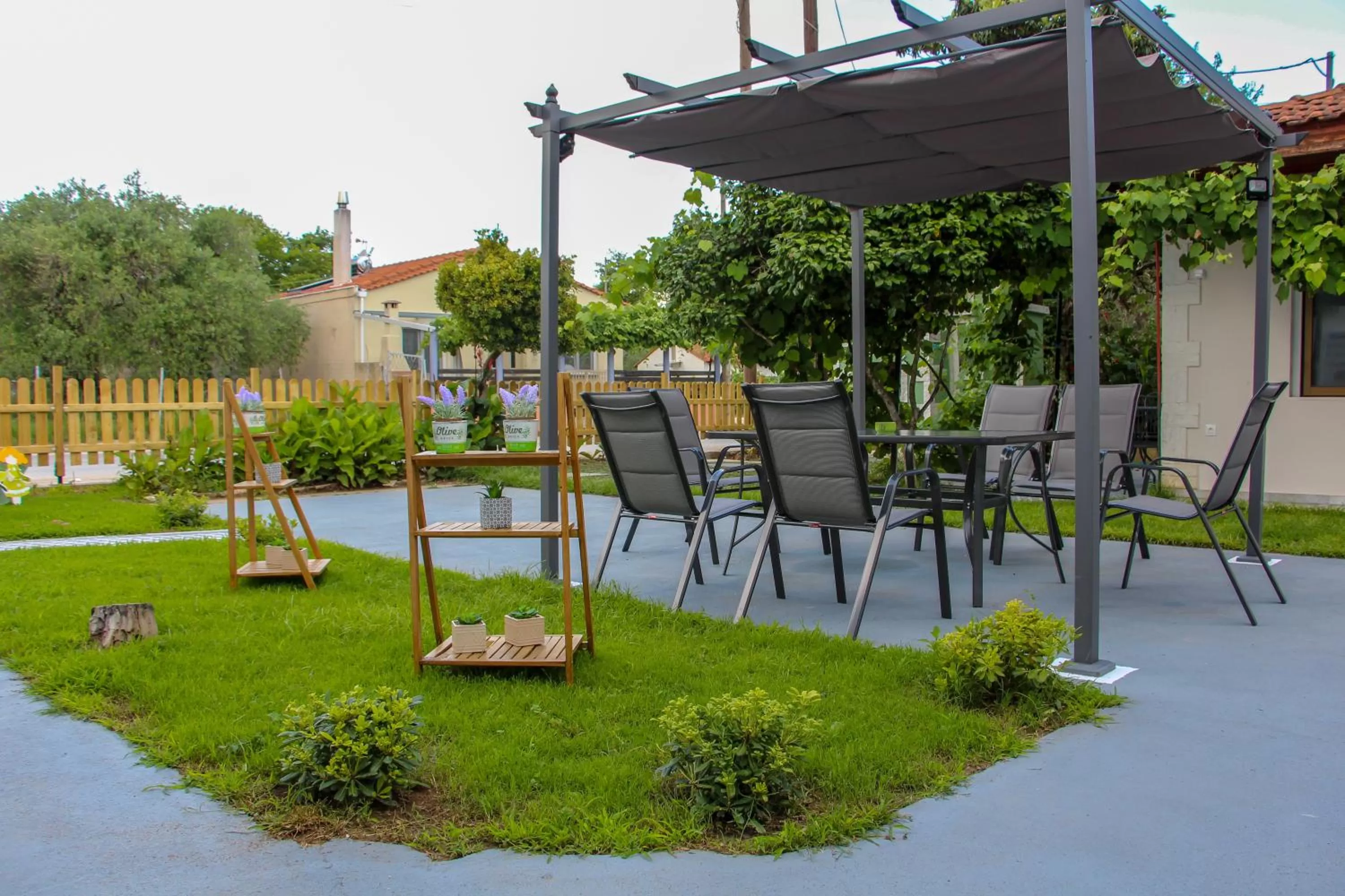 Lamprini's Deluxe Studios