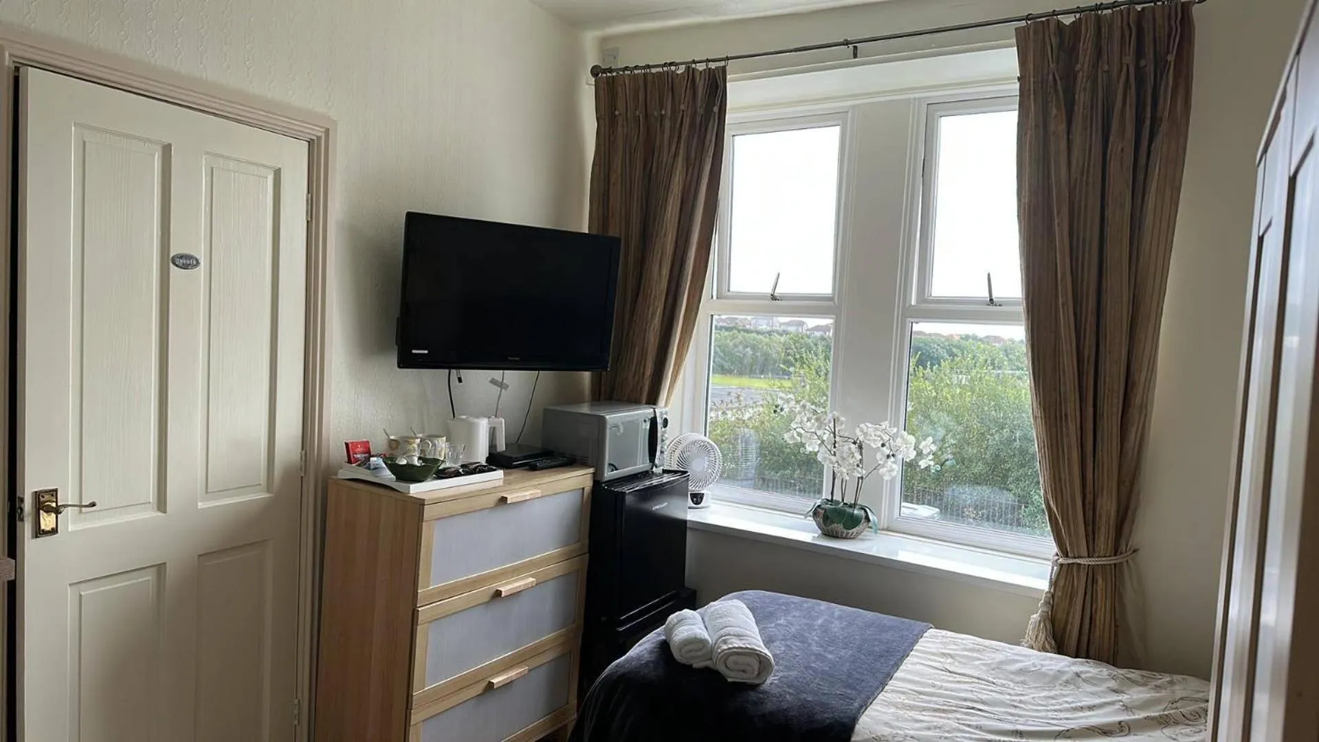 Bedroom, Bed in The Pavilion Guest House