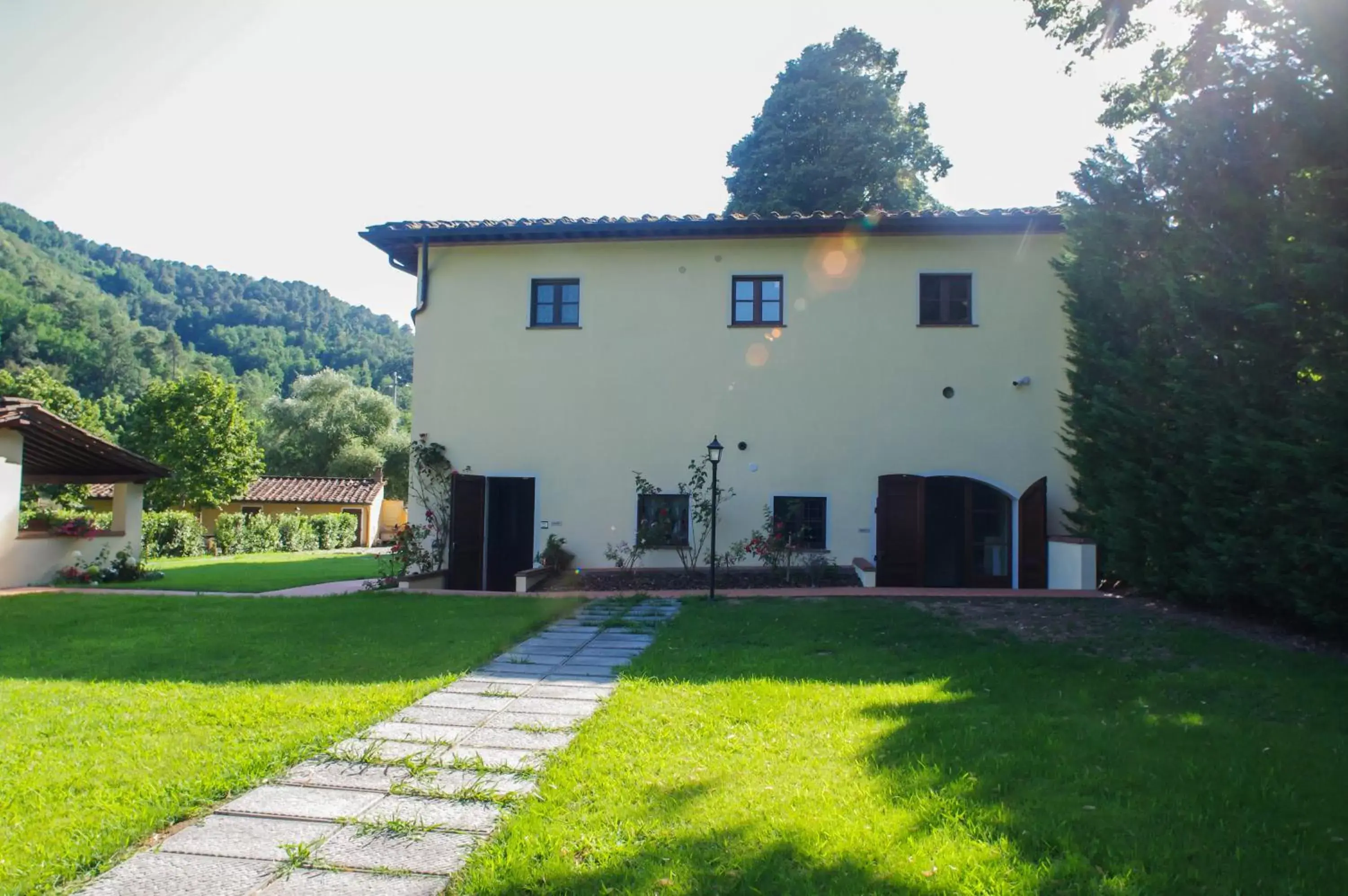 Apartment - Ground Floor in CASALE LA FATA -tipico toscano immerso nelle colline tra Lucca e Versilia, 6 appartamenti indipendenti Apartment - Ground Floor in CASALE LA FATA -tipico toscano immerso nelle colline tra Lucca e Versilia, 6 appartamenti indipendenti