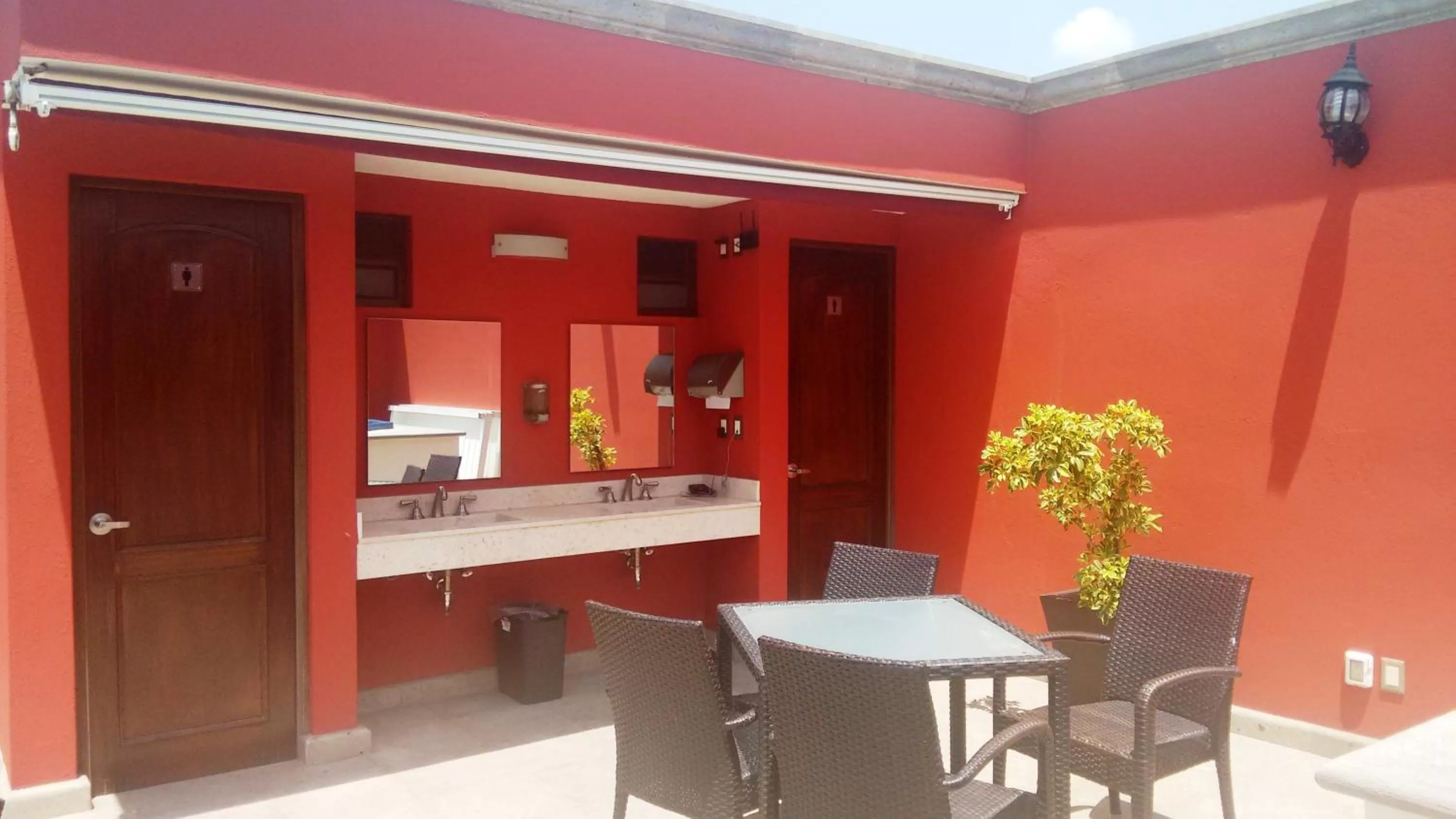 Restaurant/places to eat in Hotel San Xavier