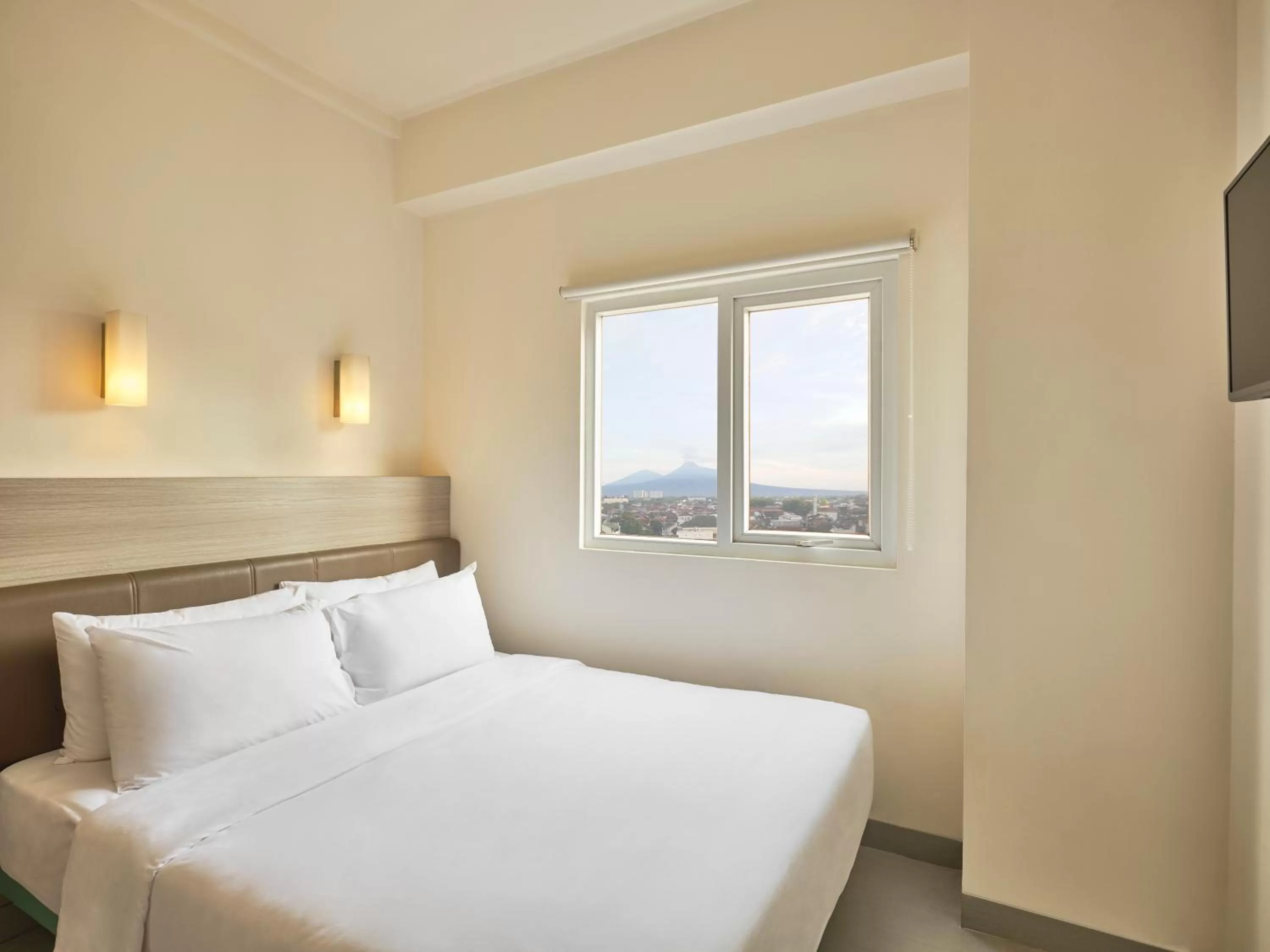 Bedroom, Bed in Carani Hotel Yogyakarta