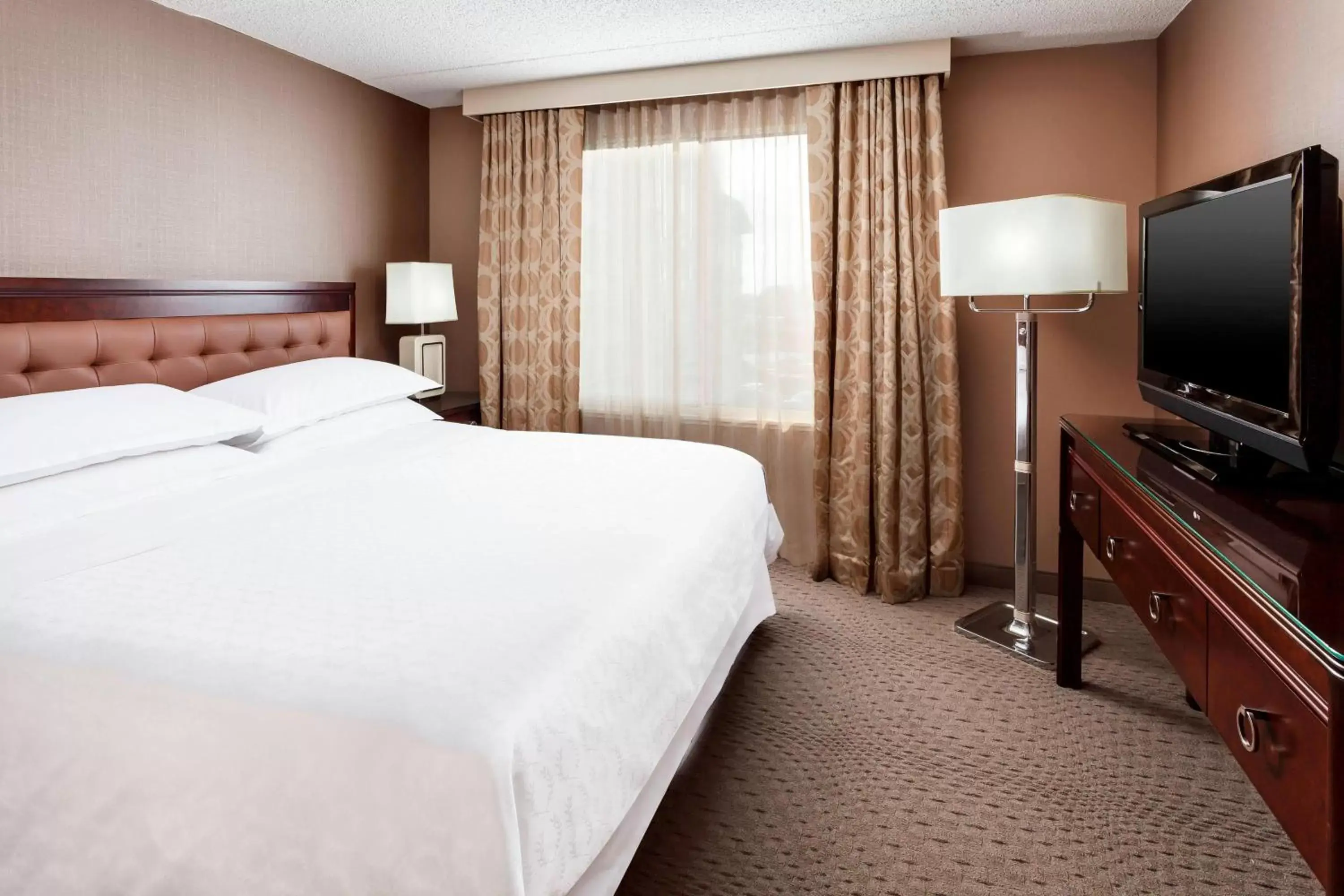 King Room with Roll-in Shower - Mobility Accessible in Sheraton Great Valley Hotel King Room with Roll-in Shower - Mobility Accessible in Sheraton Great Valley Hotel