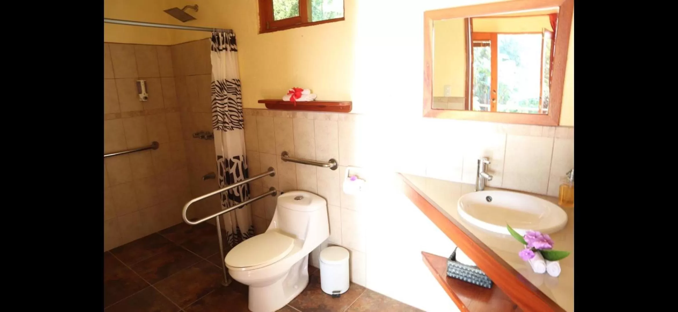 Shower, Bathroom in La Ceiba Tree Lodge