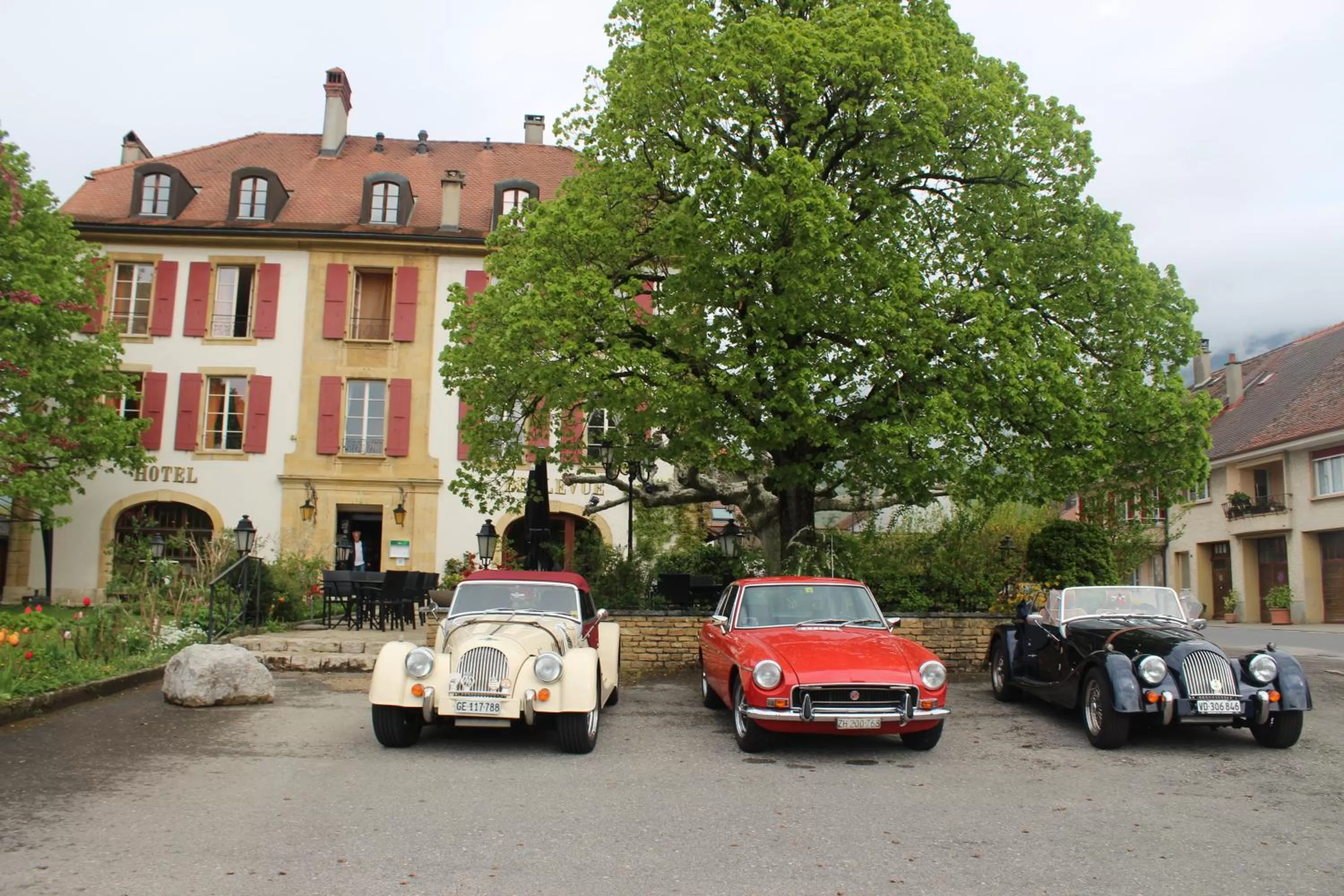 Property building in Hôtel Restaurant Bellevue
