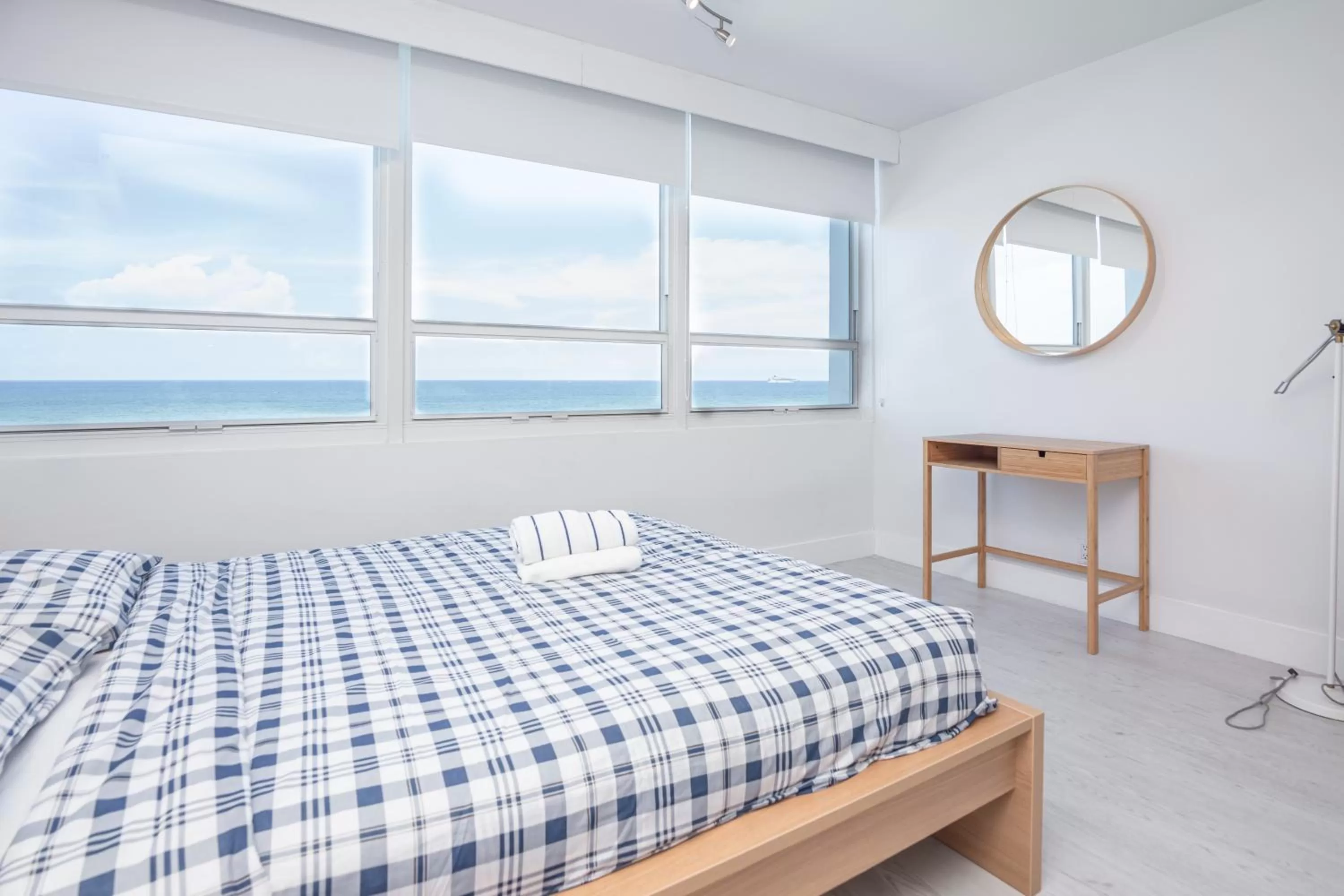 Sea view, Bed in Girasole Rentals