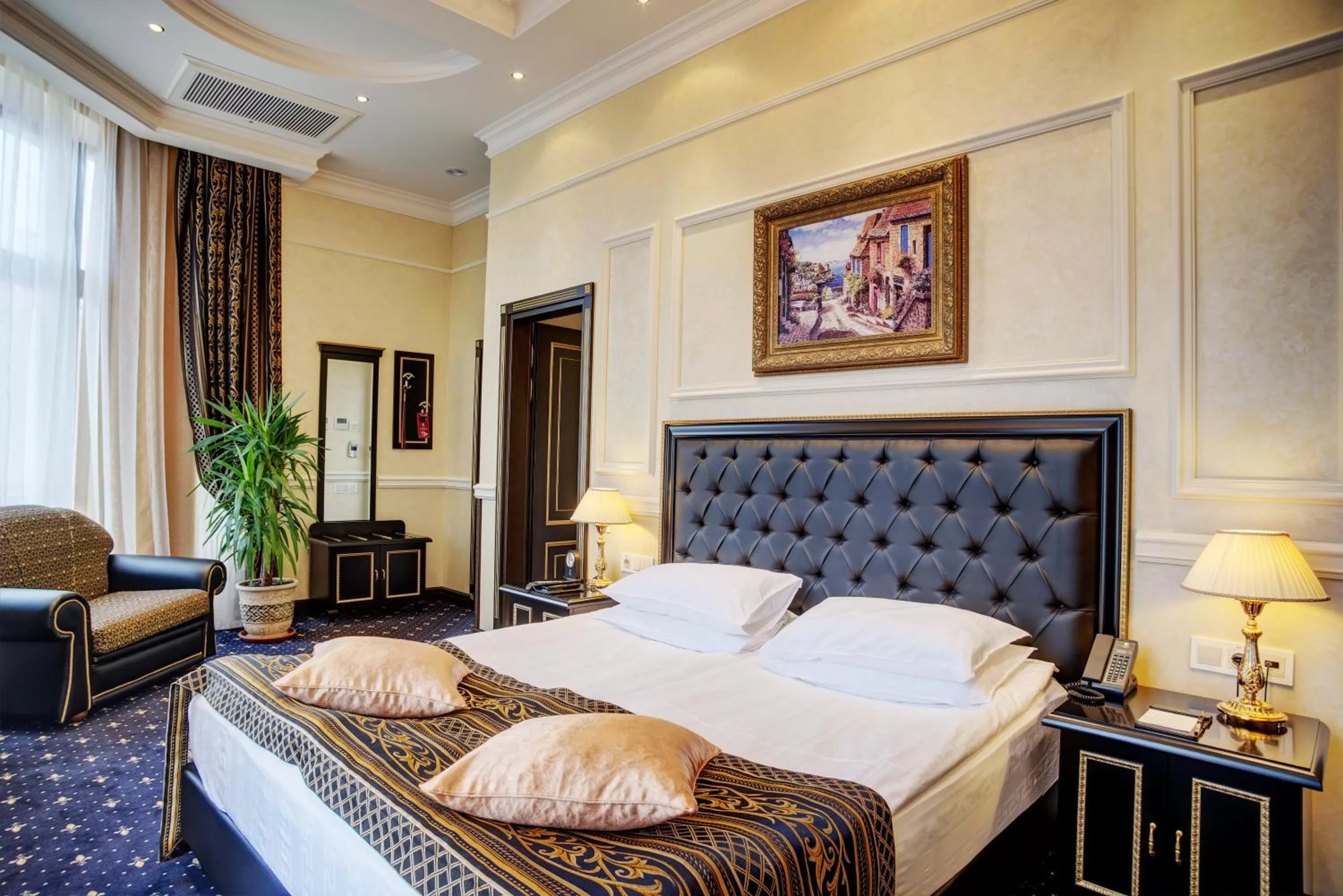 Photo of the whole room, Bed in Villa le Premier Maestro