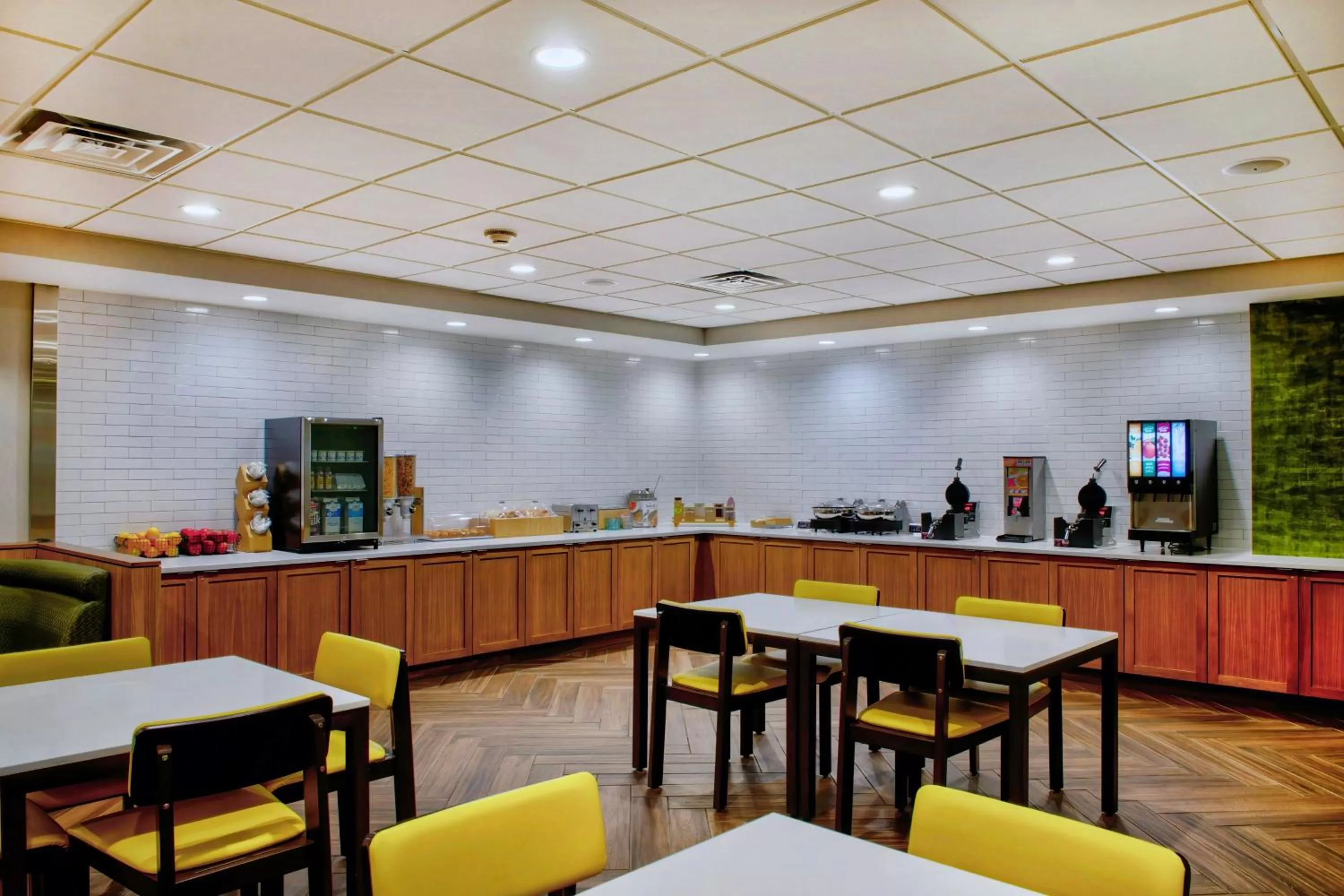 Breakfast in Fairfield Inn & Suites by Marriott Cortland