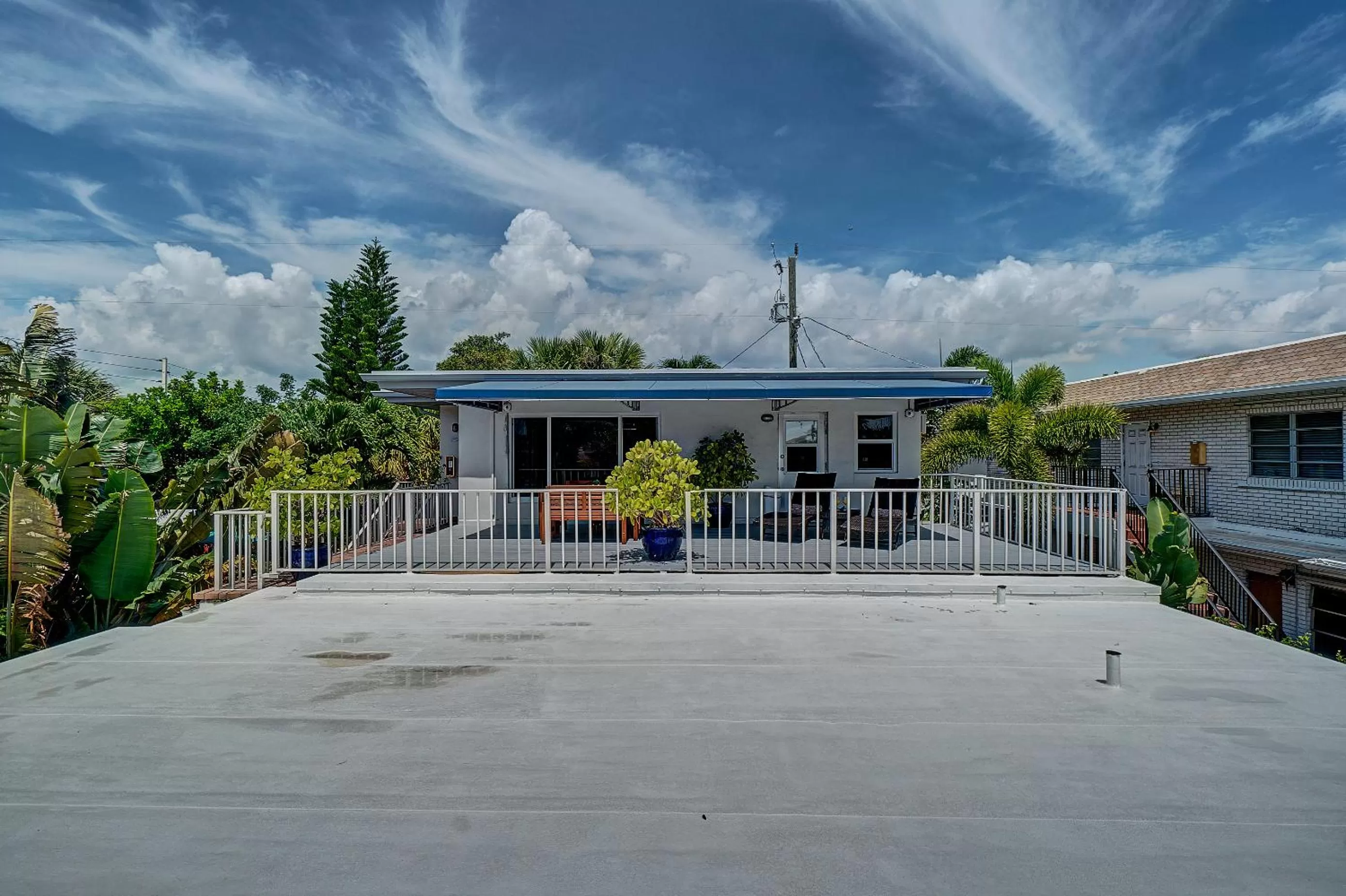 Property building in 4145 By The Sea Inn & Suites