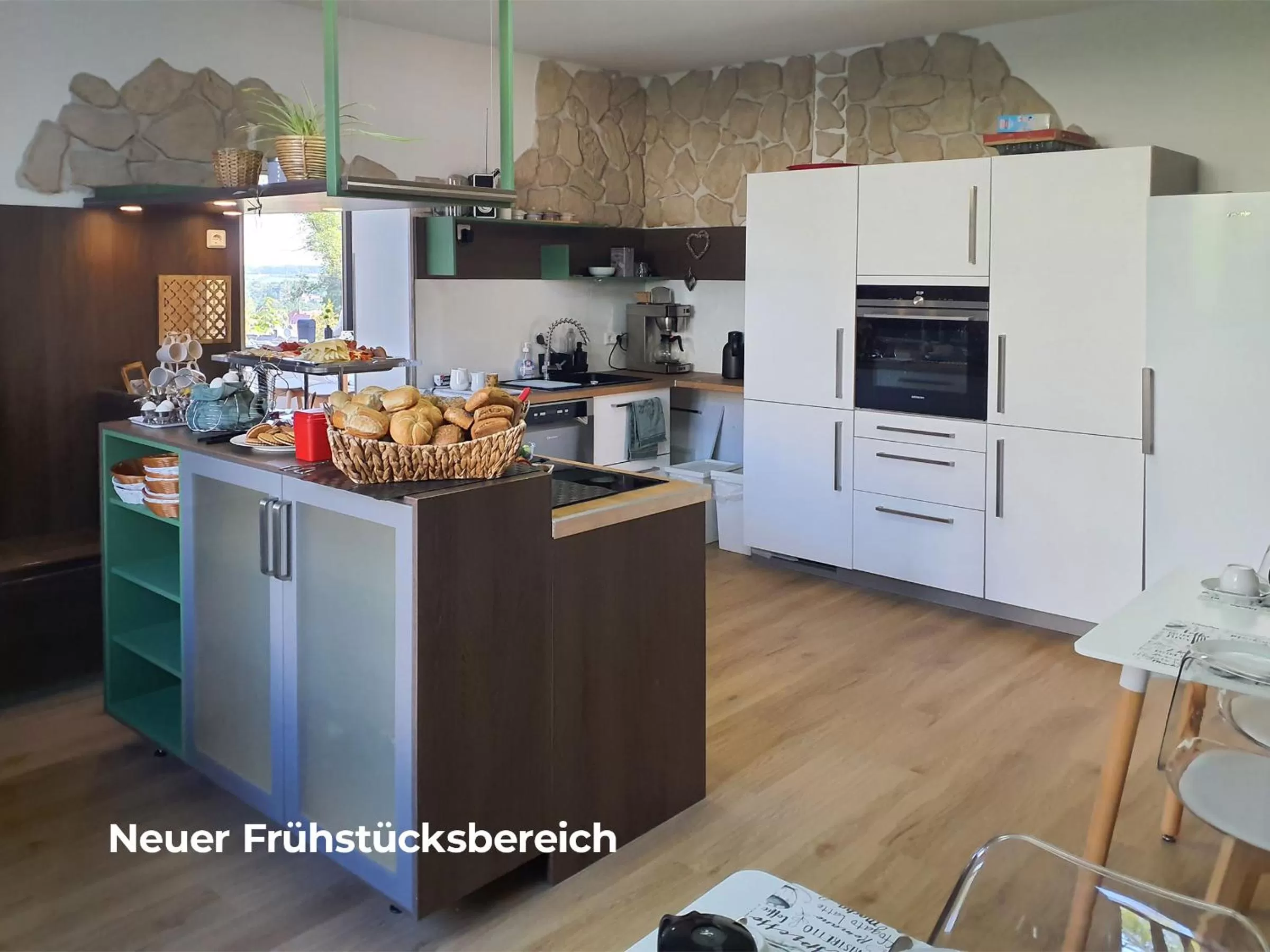 Restaurant/places to eat in Designpension Idyll Nr2 Hotel Garni