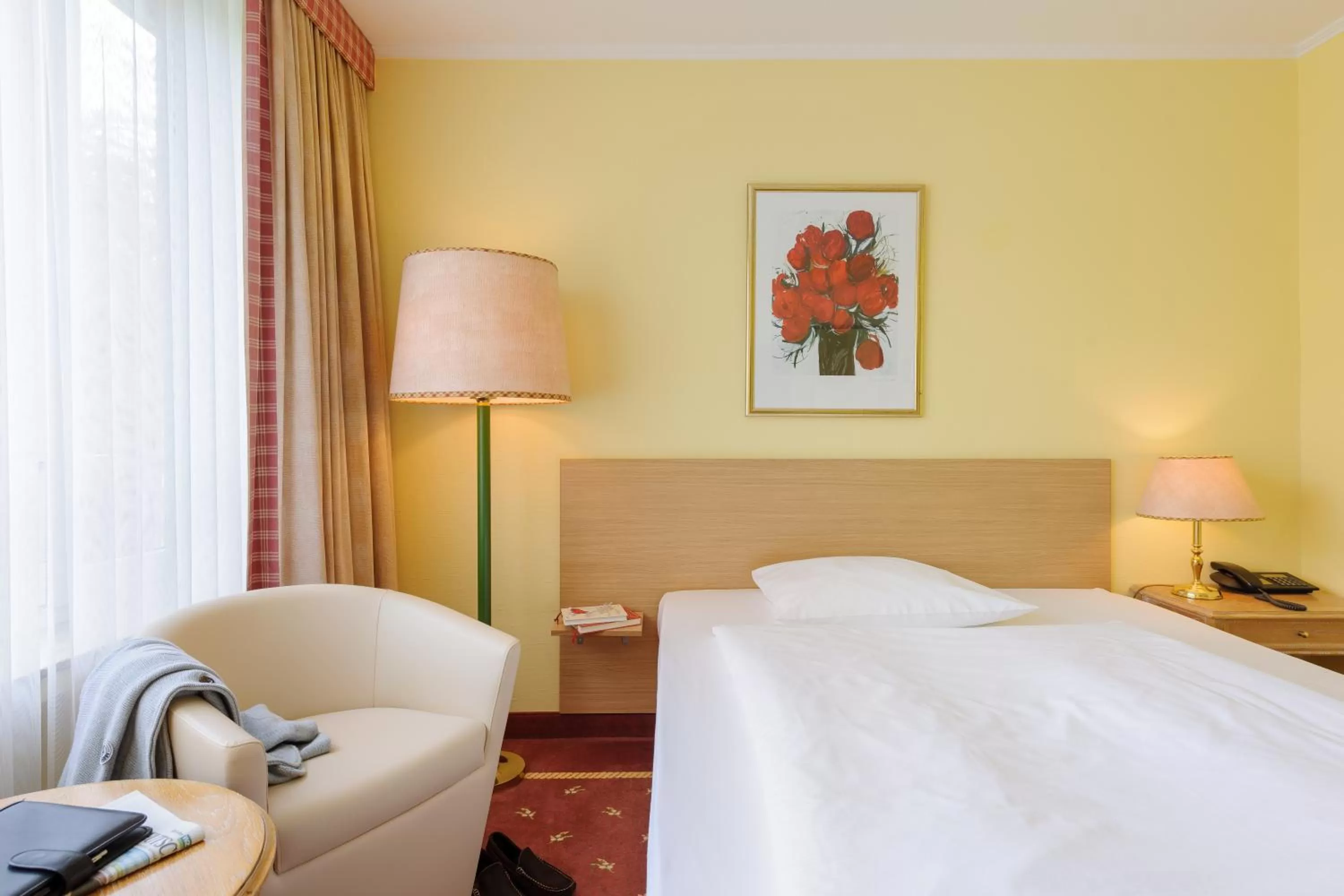 Bed in Hotel Krefelder Hof