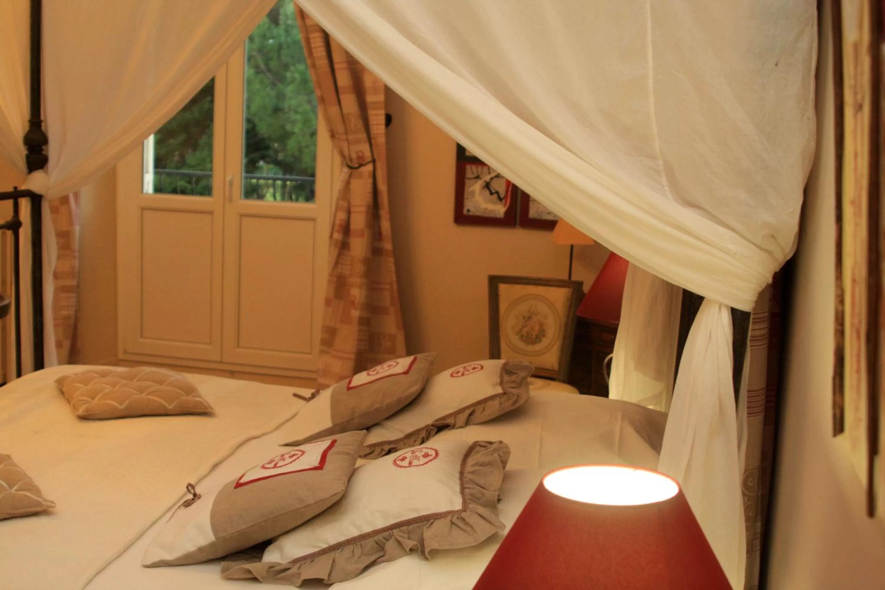 Bed in Château la Moune