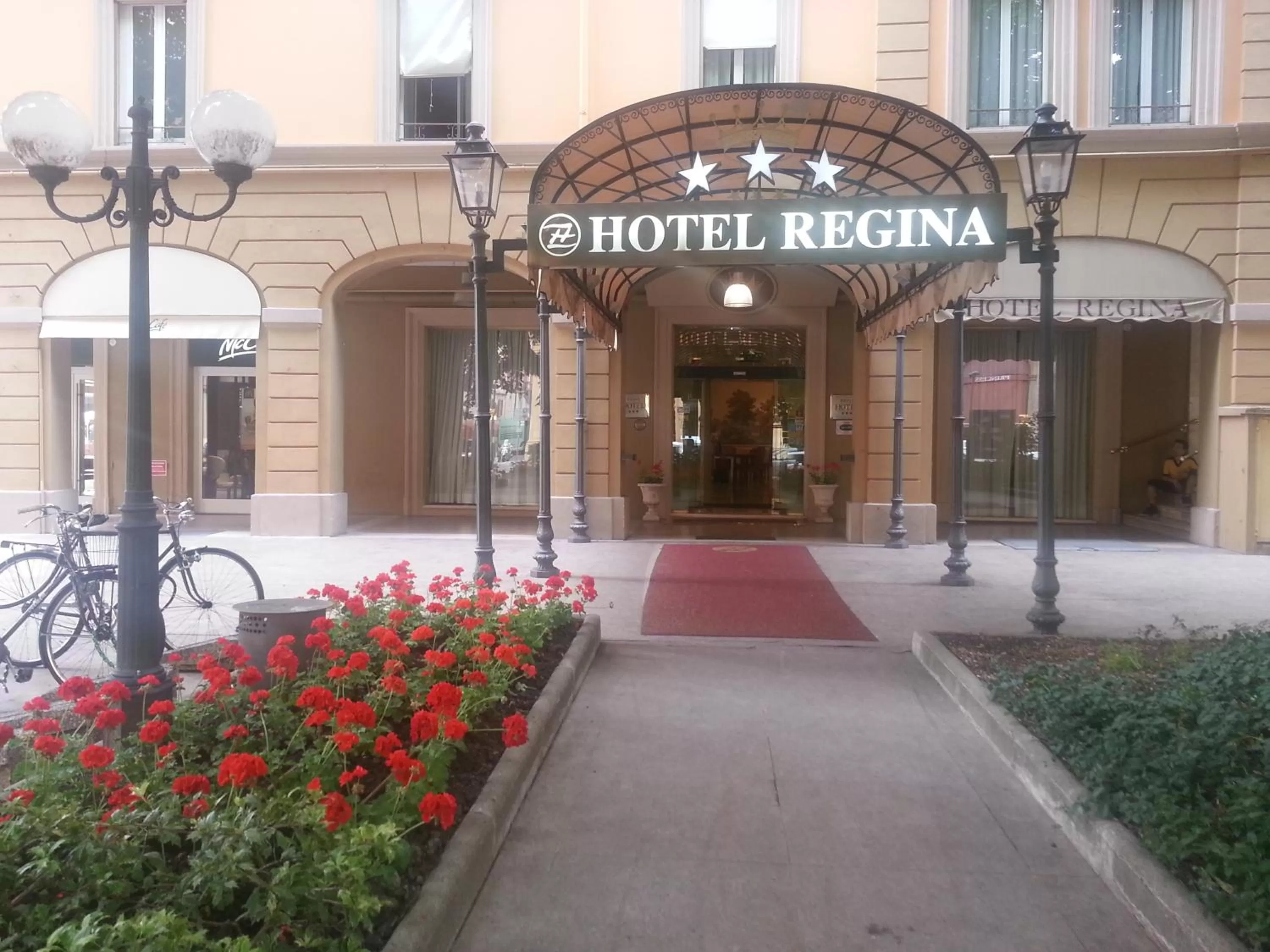 Facade/entrance in Zanhotel Regina
