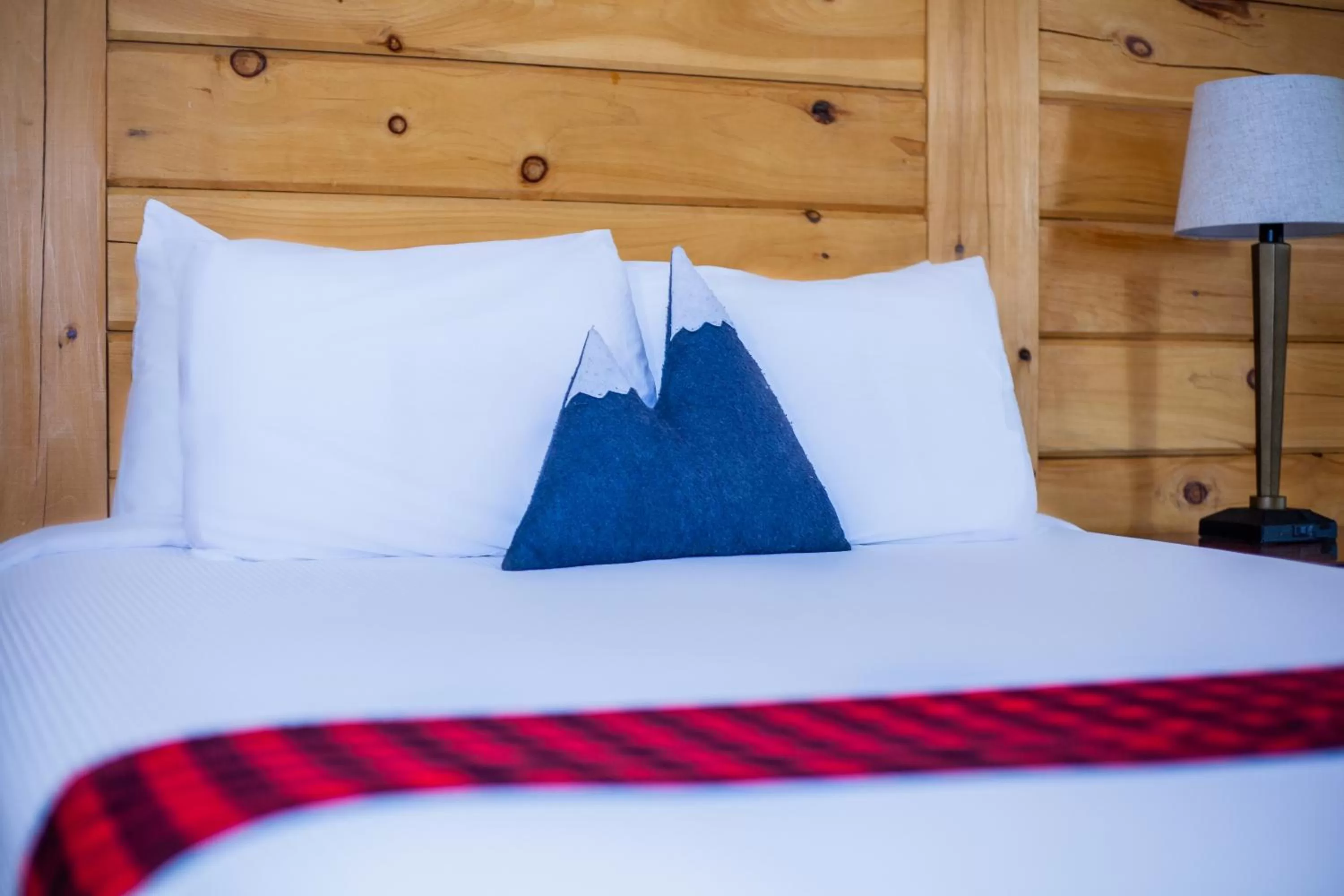 Bed in Crooked River Ranch Cabins