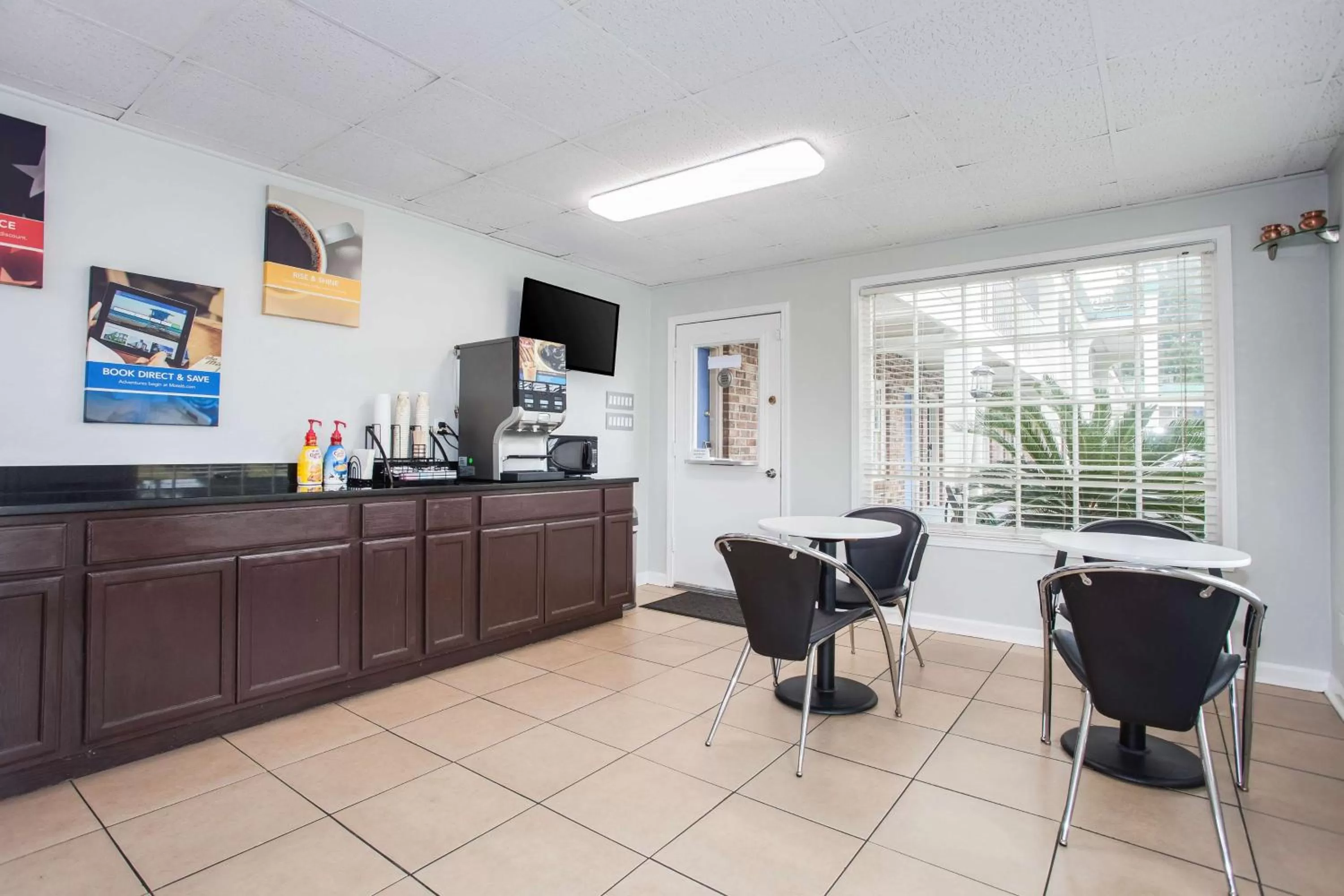 Restaurant/places to eat in Motel 6-Walterboro, SC