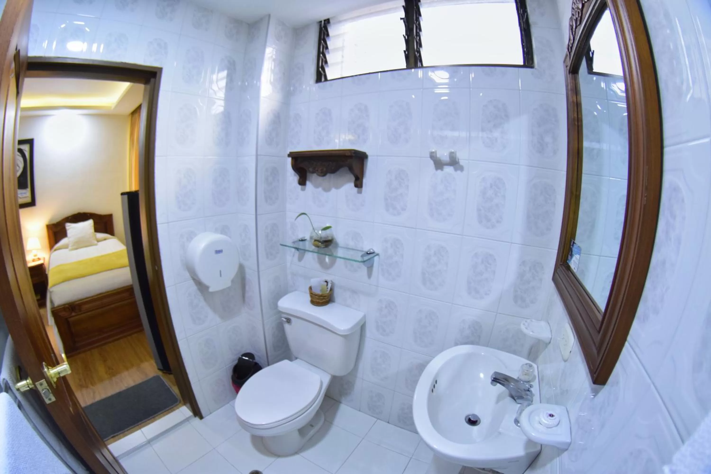 Toilet in El Gran Hotel de Pereira