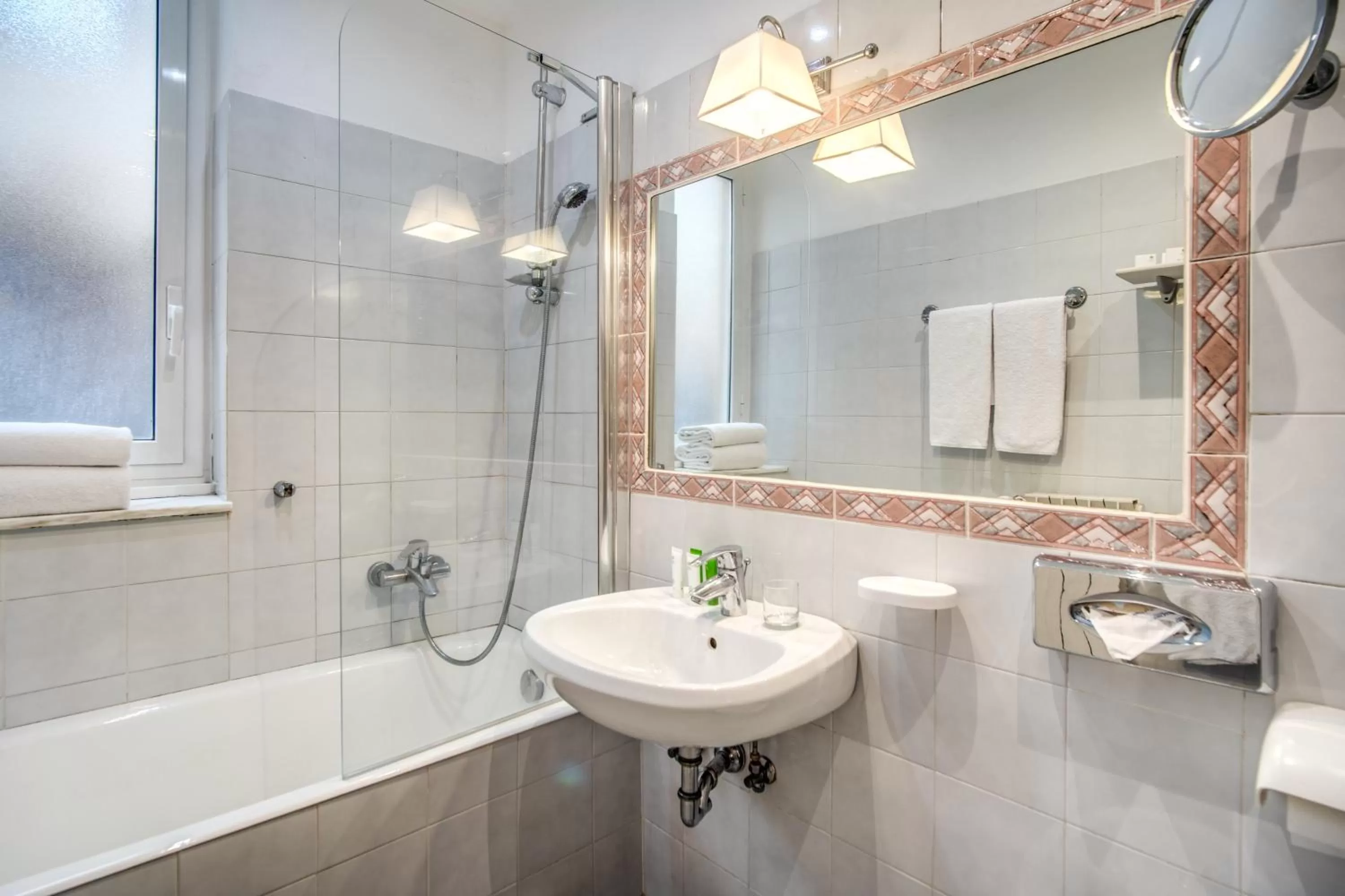 Shower in Hotel Napoleon