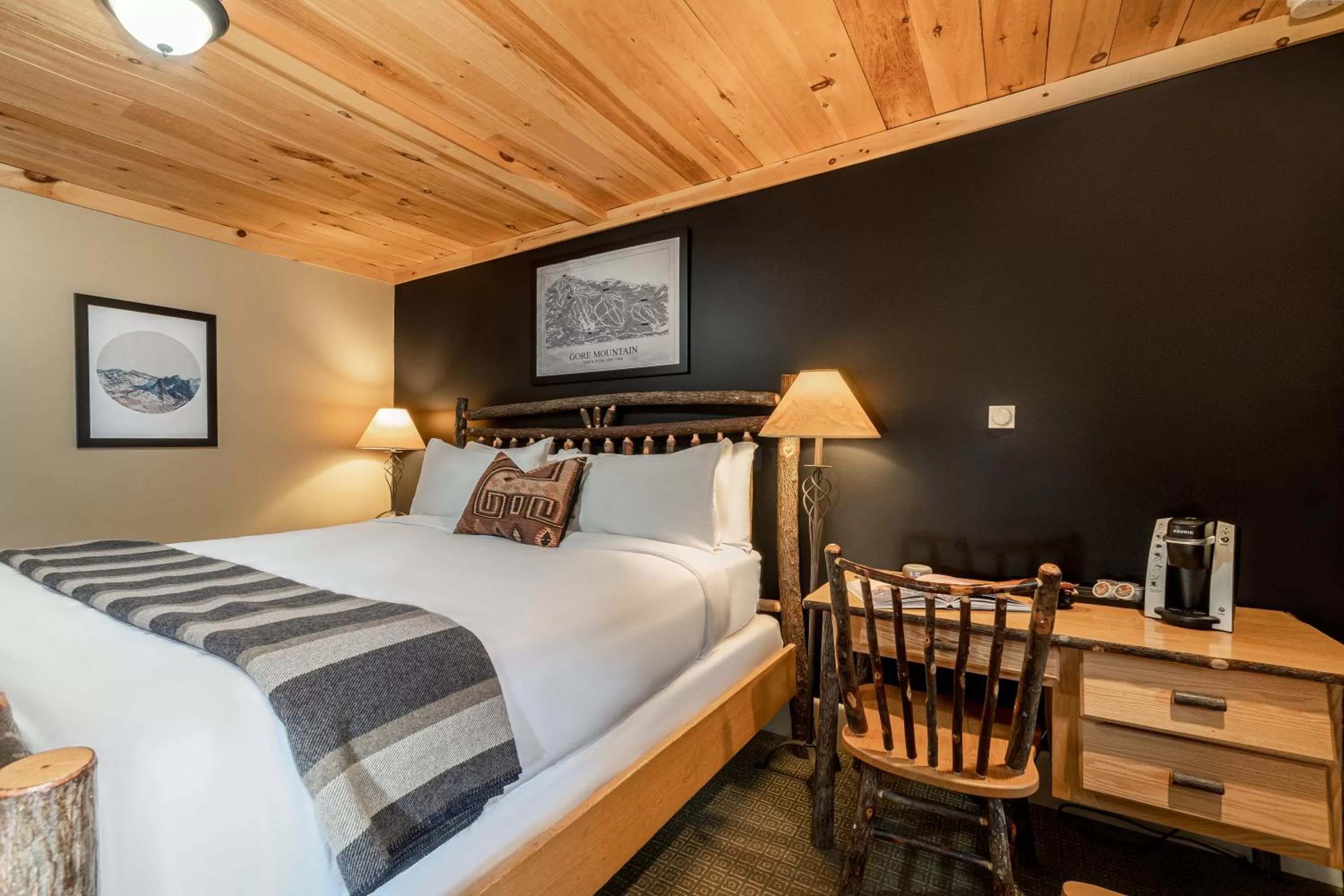 King Room with Balcony in The Alpine Lodge