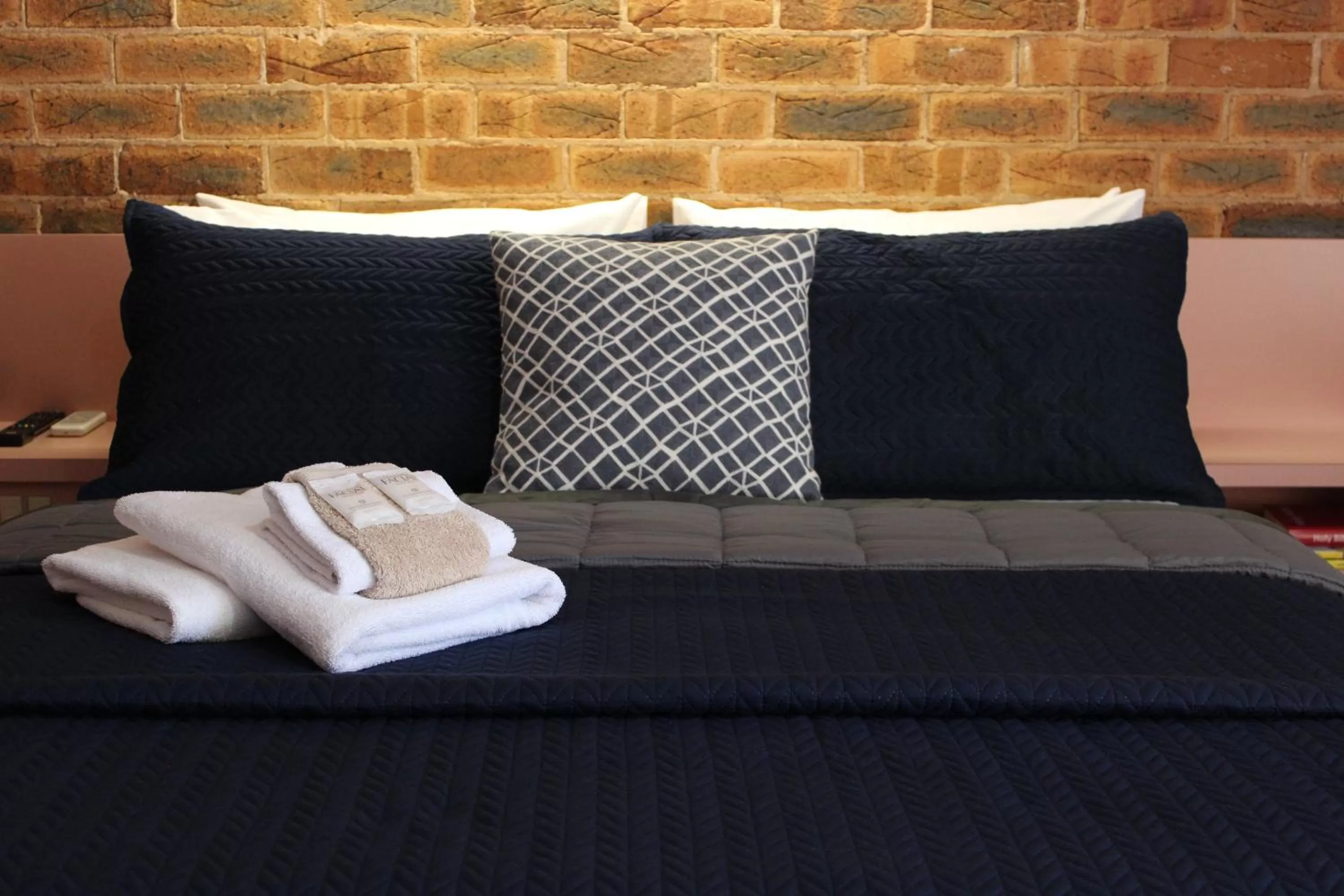 Bed in The Lydoun Motel