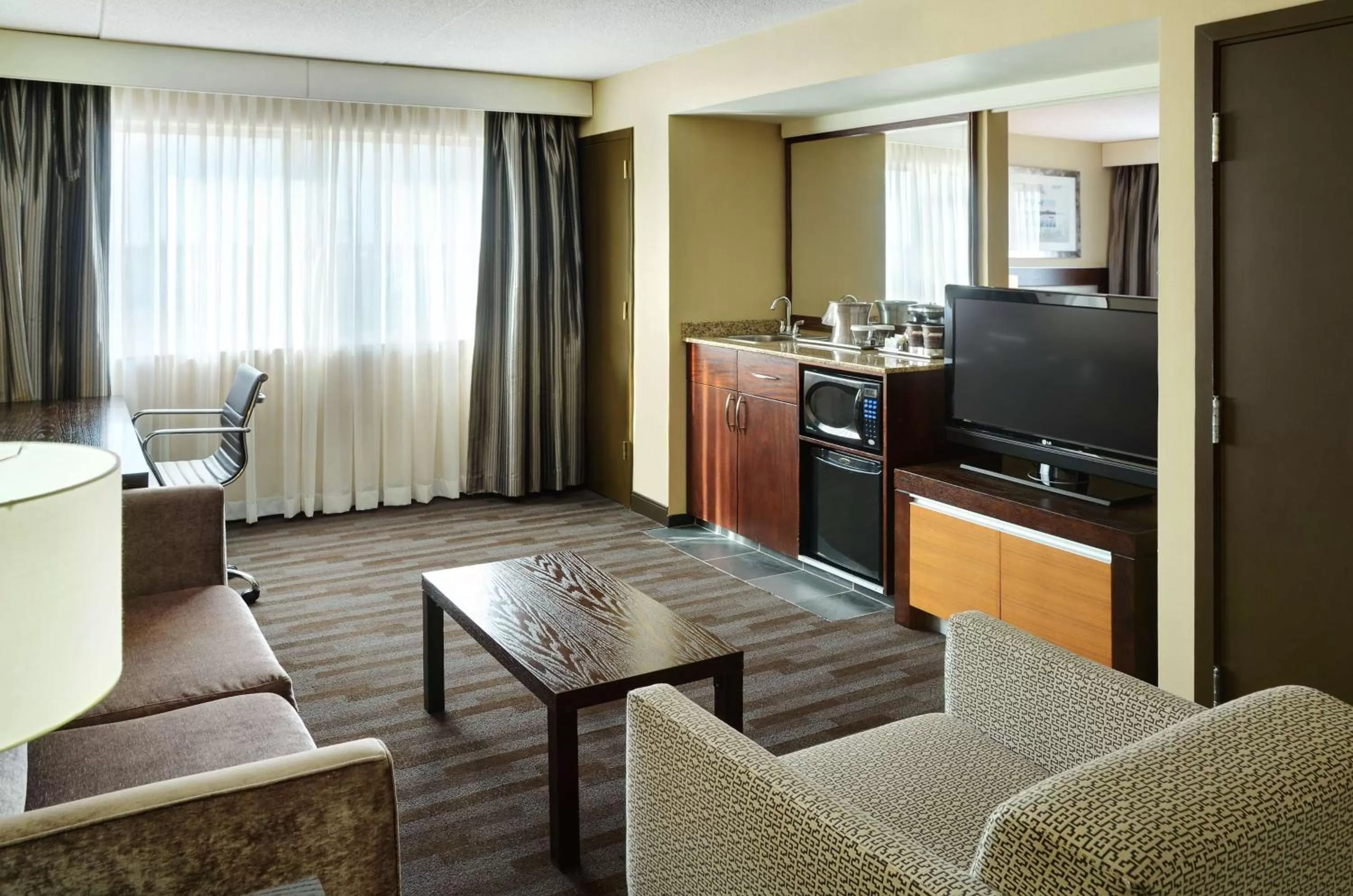 Bedroom in Hilton Winnipeg Airport Suites