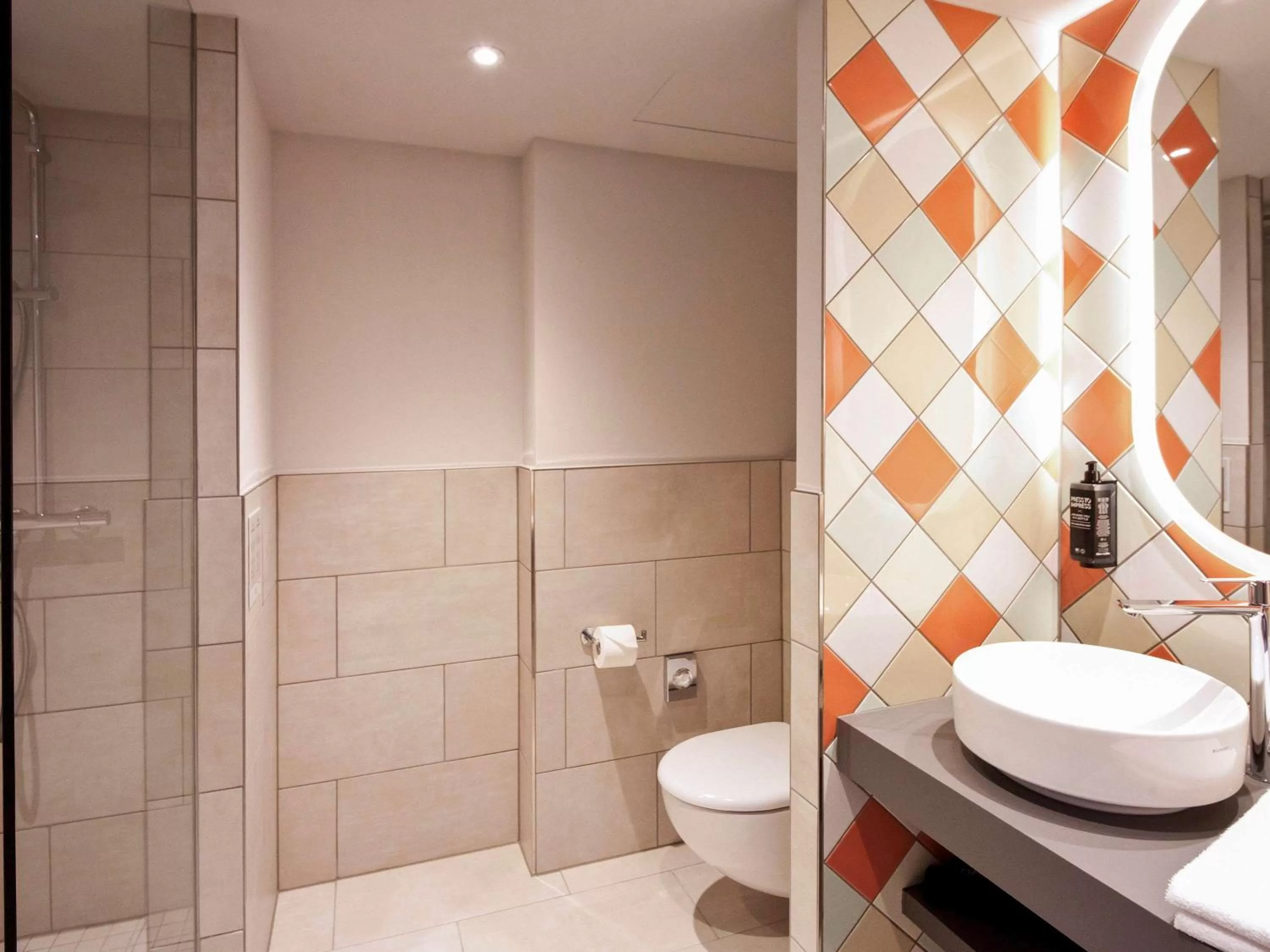 Photo of the whole room in ibis Styles Klagenfurt am Woerthersee