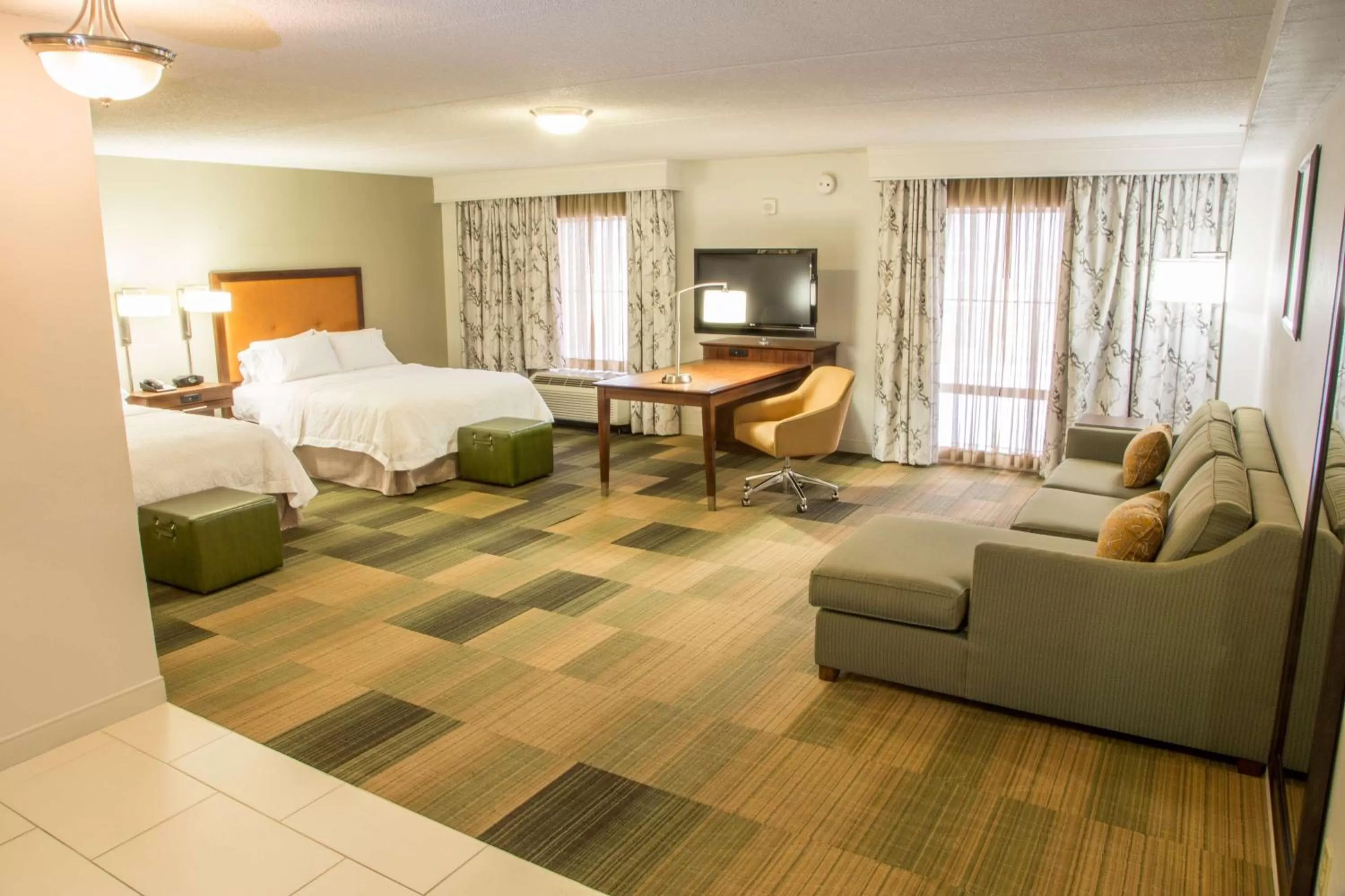 Bedroom, Bed in Hampton Inn & Suites Albany-Downtown