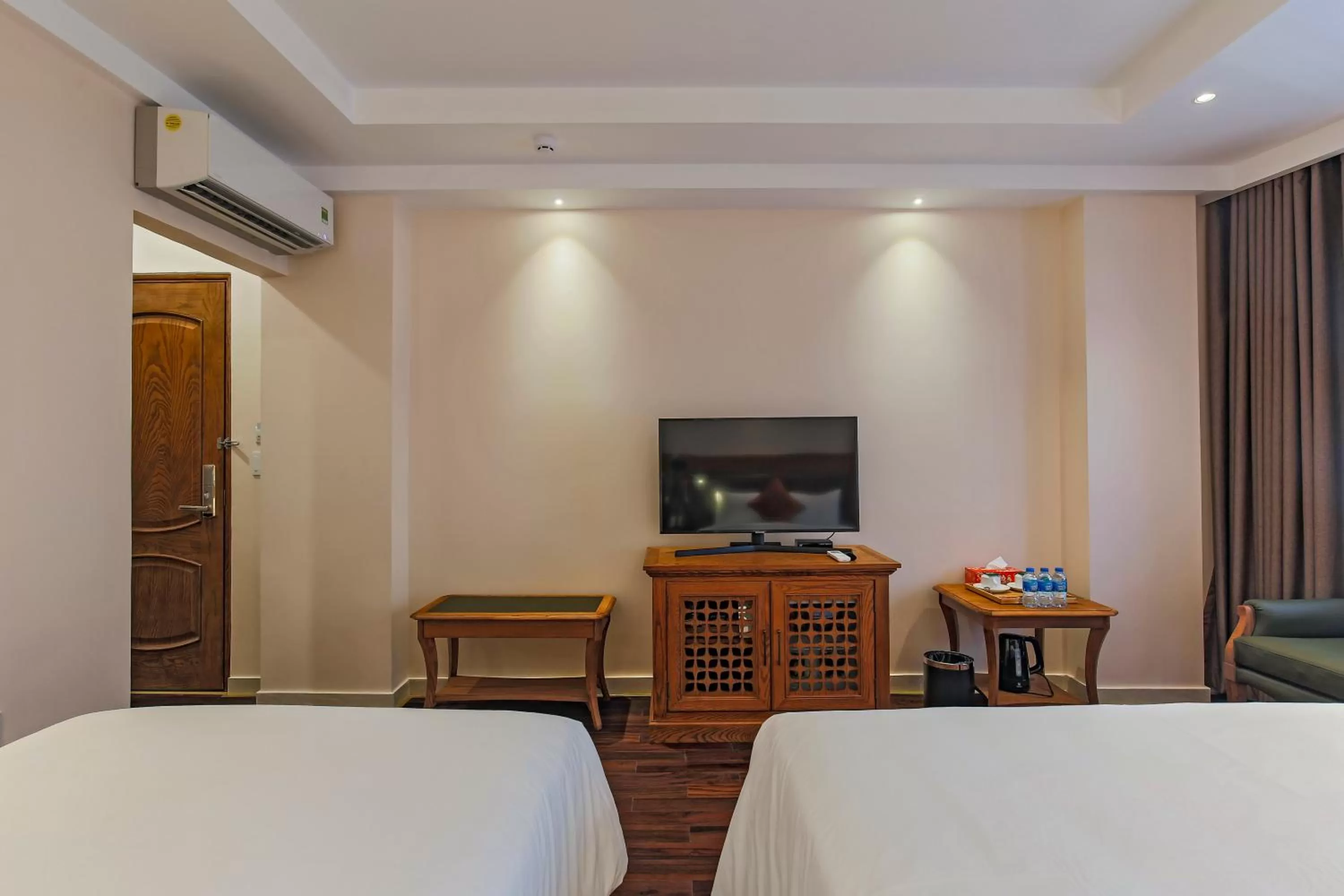 Living room, Bed in Hoang Lan Hotel