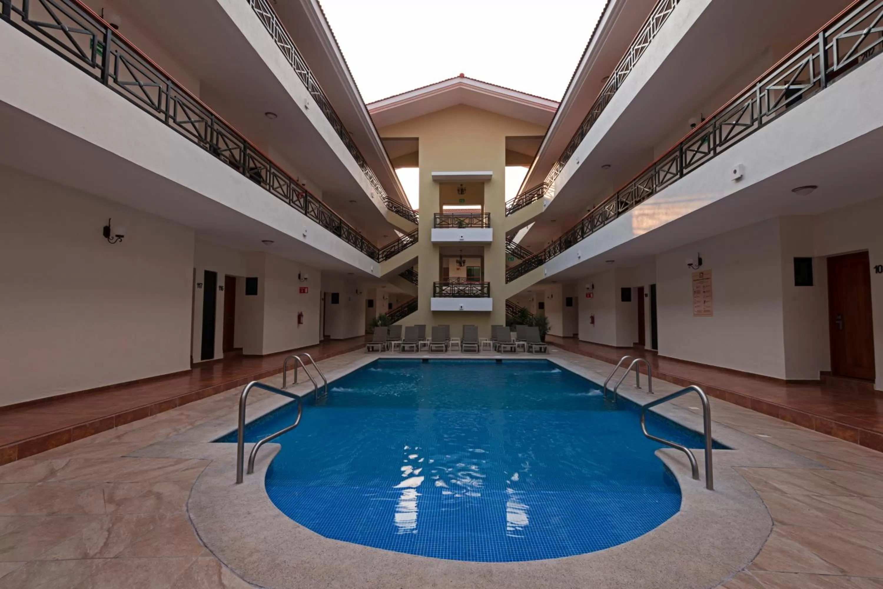 Swimming pool in Concierge Plaza La Villa