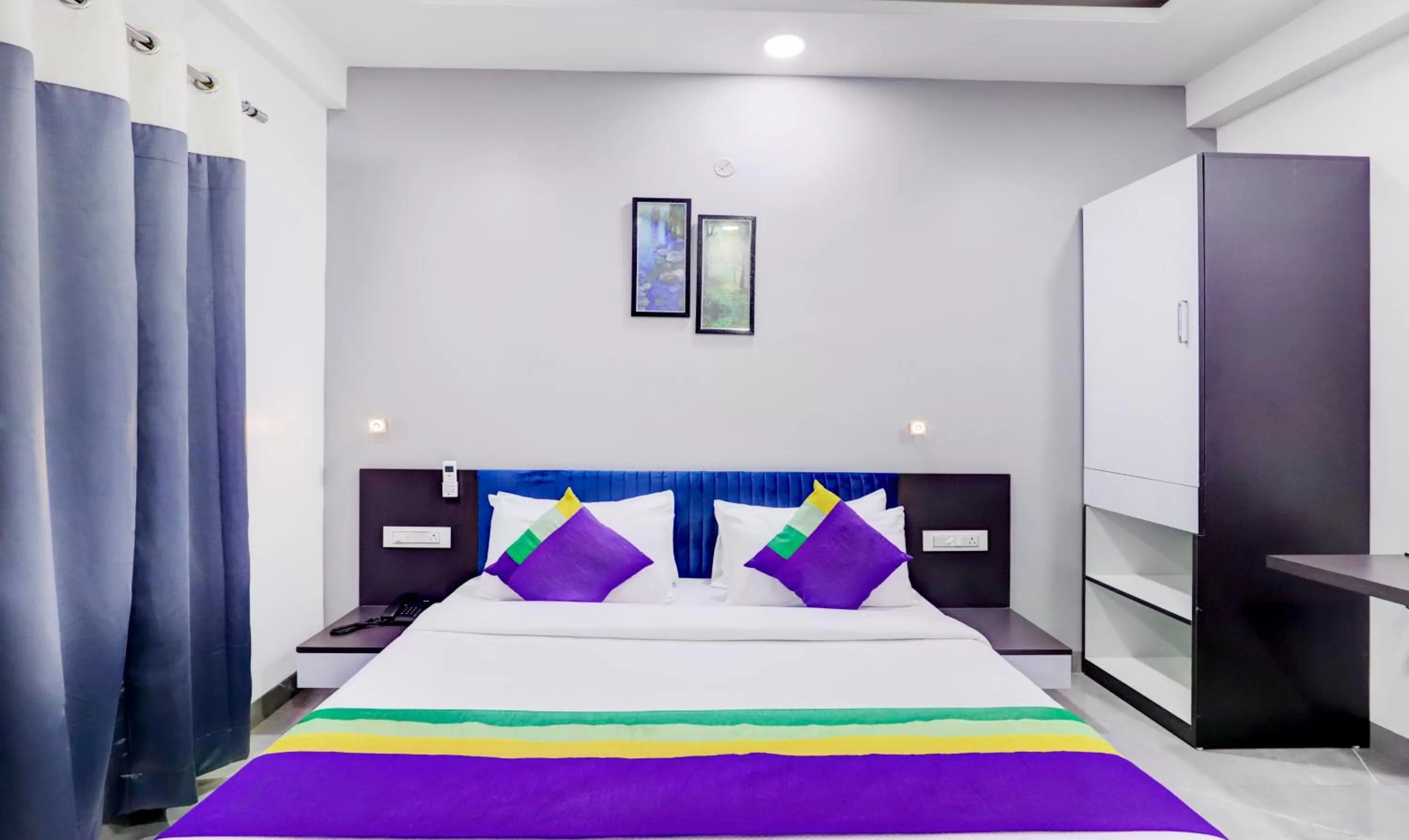 Bed in Treebo Trend Finesta Suites Wardha Road