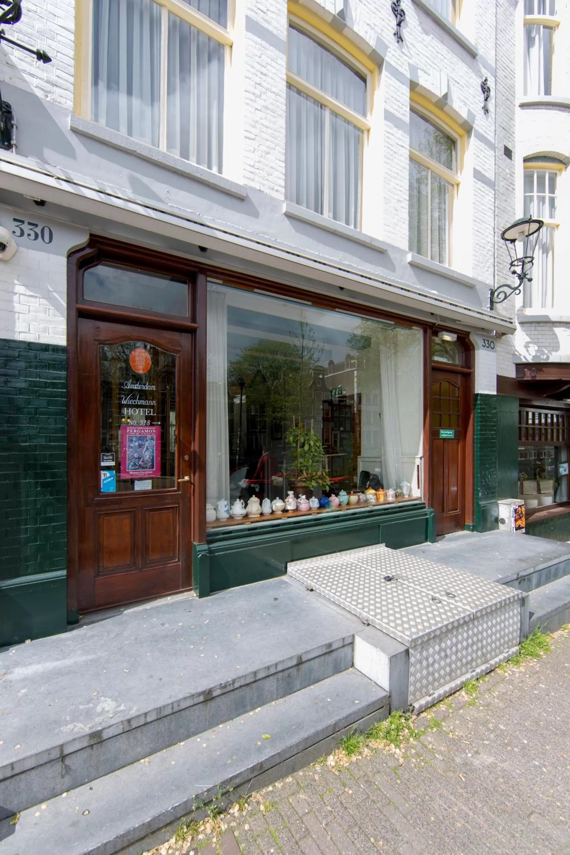 Facade/entrance in Amsterdam Wiechmann Hotel