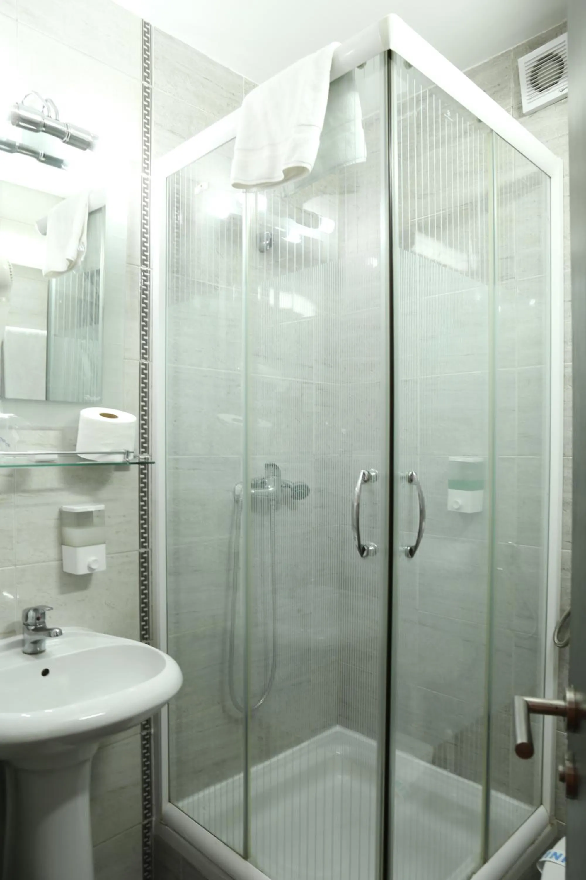 Shower in Hotel Srbija-FREE PARKING