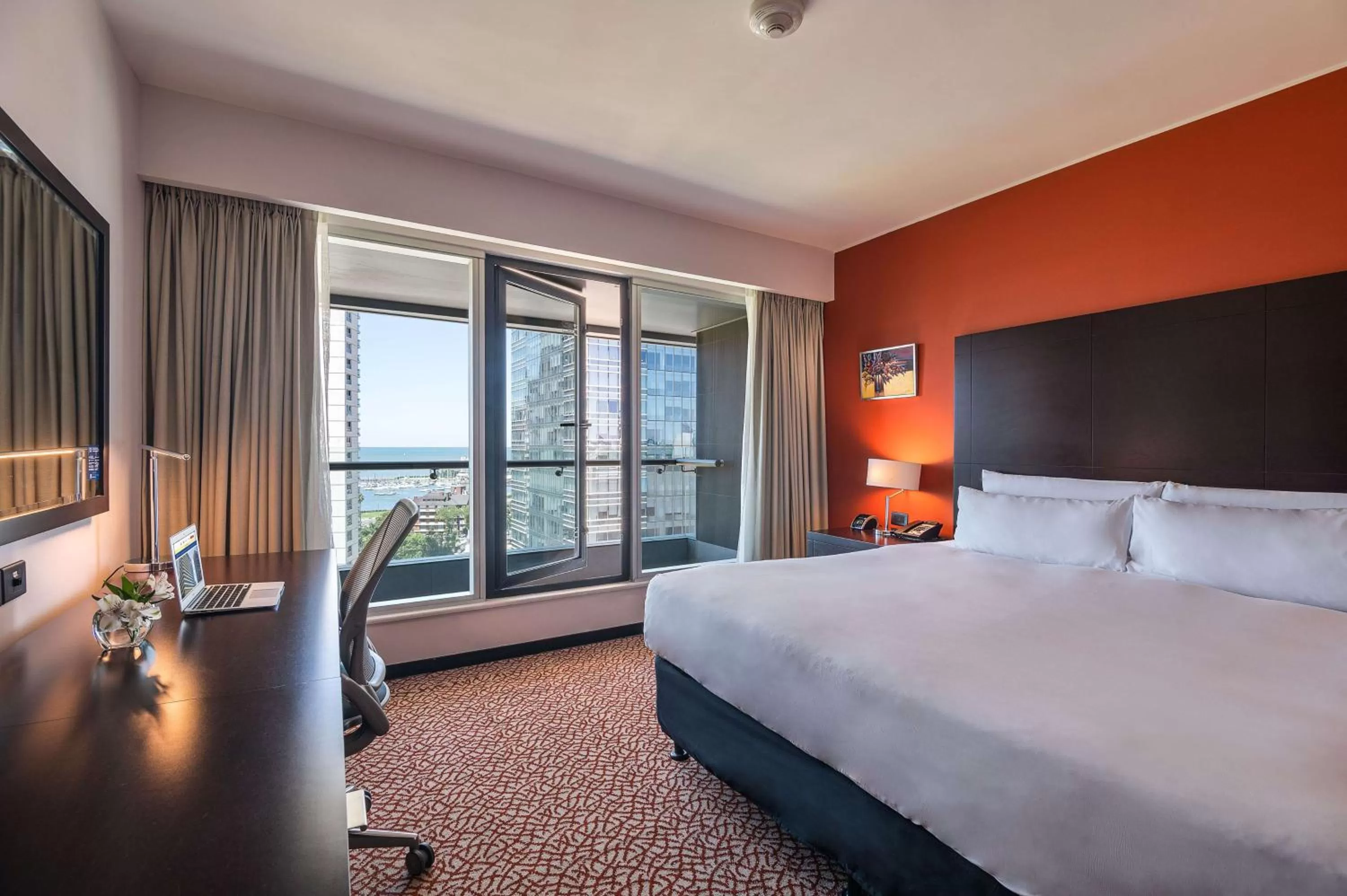 Bedroom, Bed in Hilton Garden Inn Montevideo