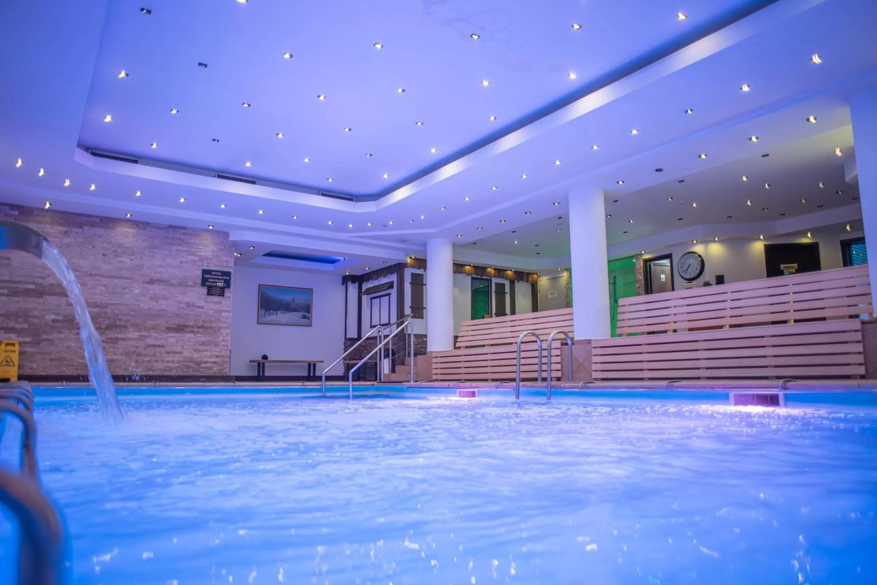 Swimming pool in Hotel Carpathia