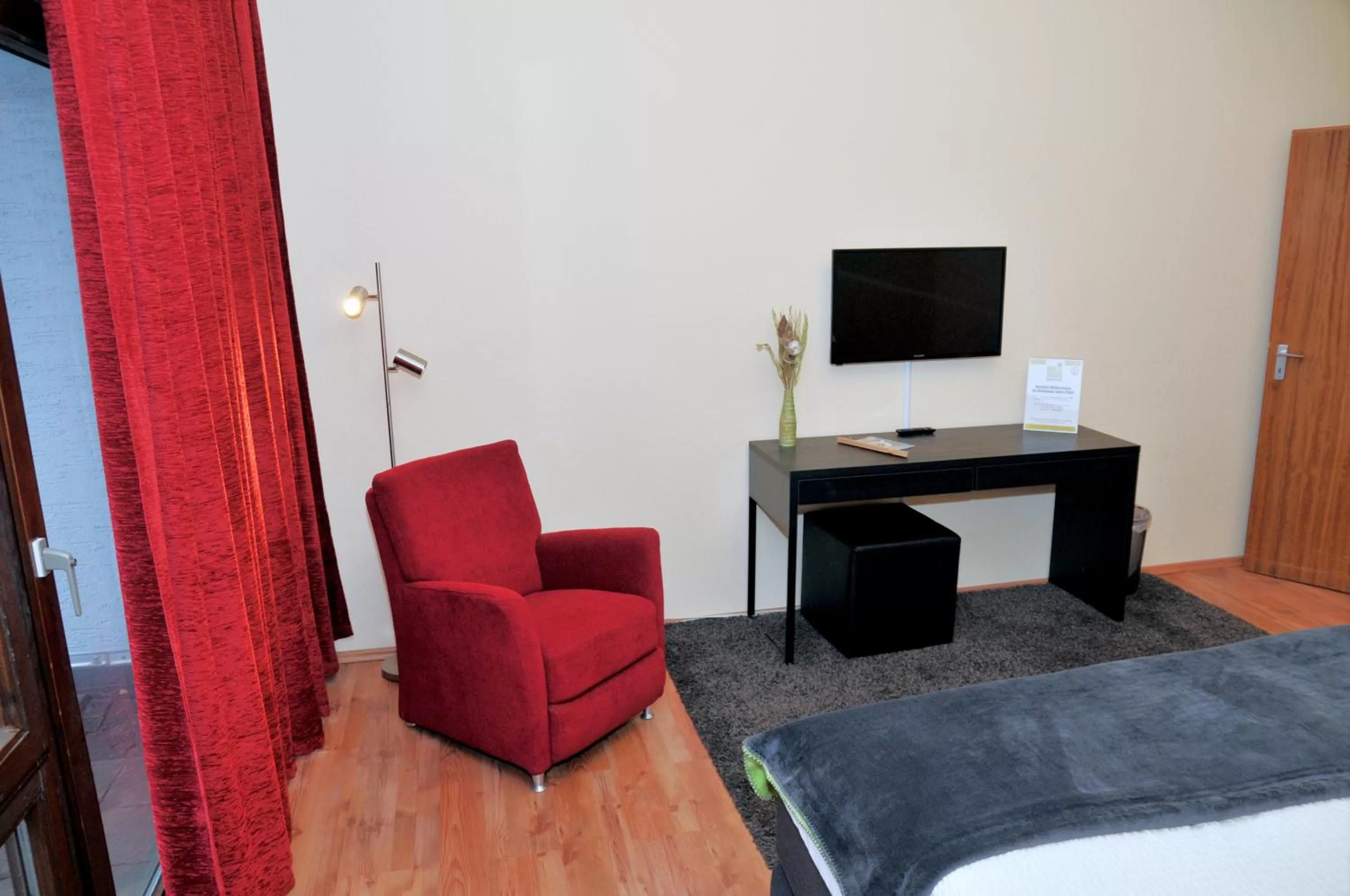 Photo of the whole room, TV/Entertainment Center in Gästehaus beim Prinz