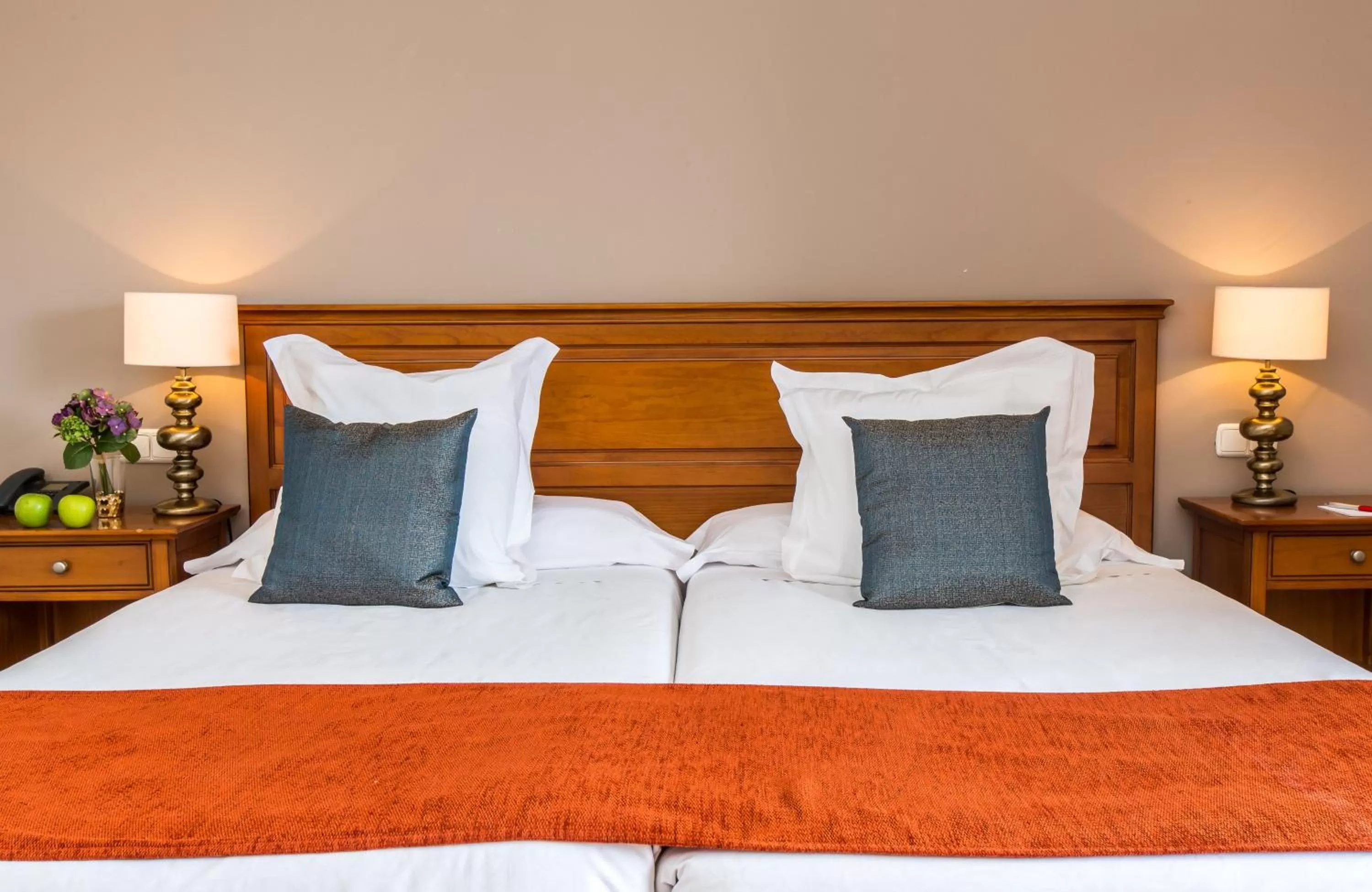 Photo of the whole room in Leonardo Hotel Granada