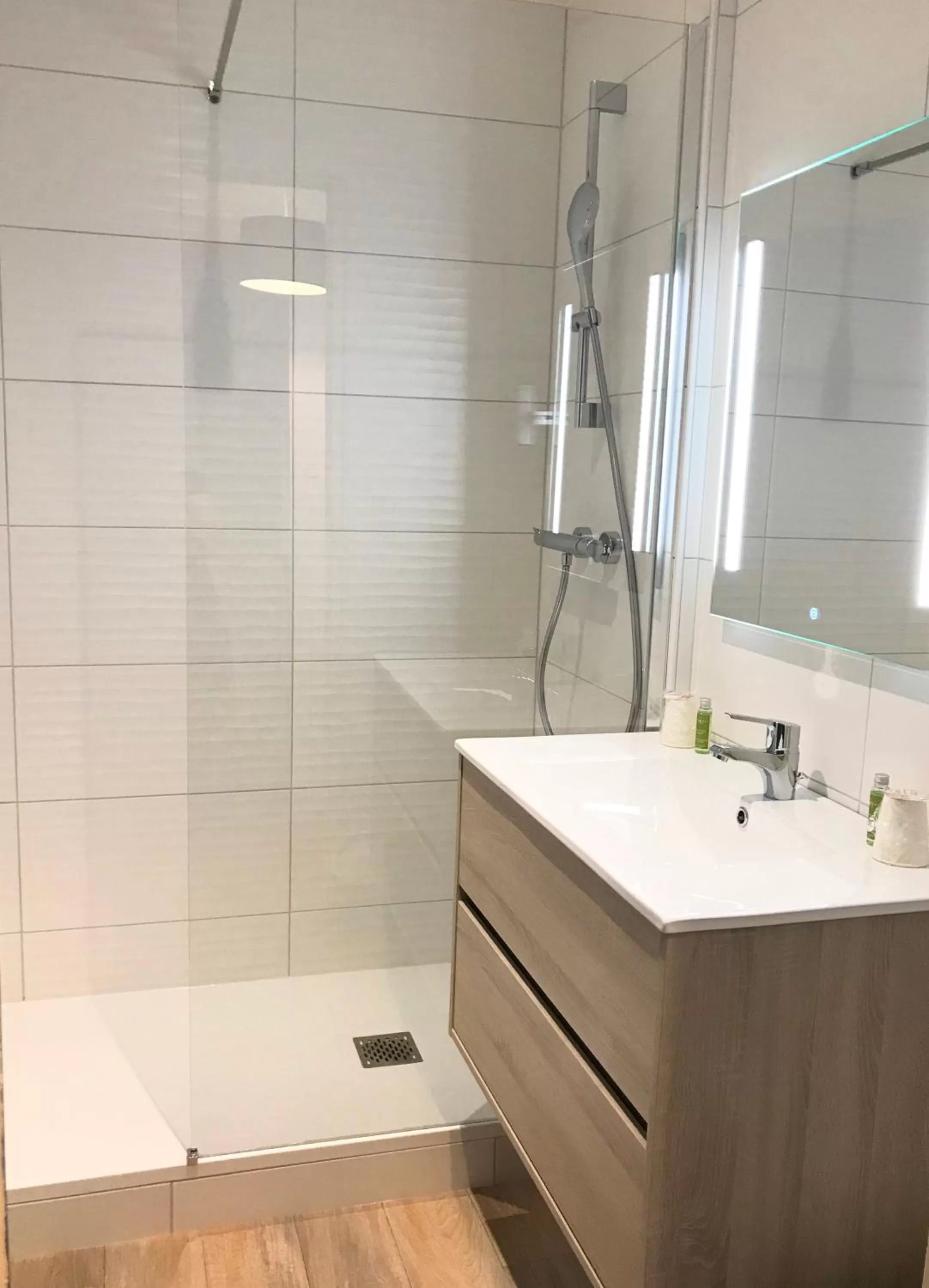 Bathroom in Boutique Hôtel d'Orbigny Chatelaillon - La Rochelle