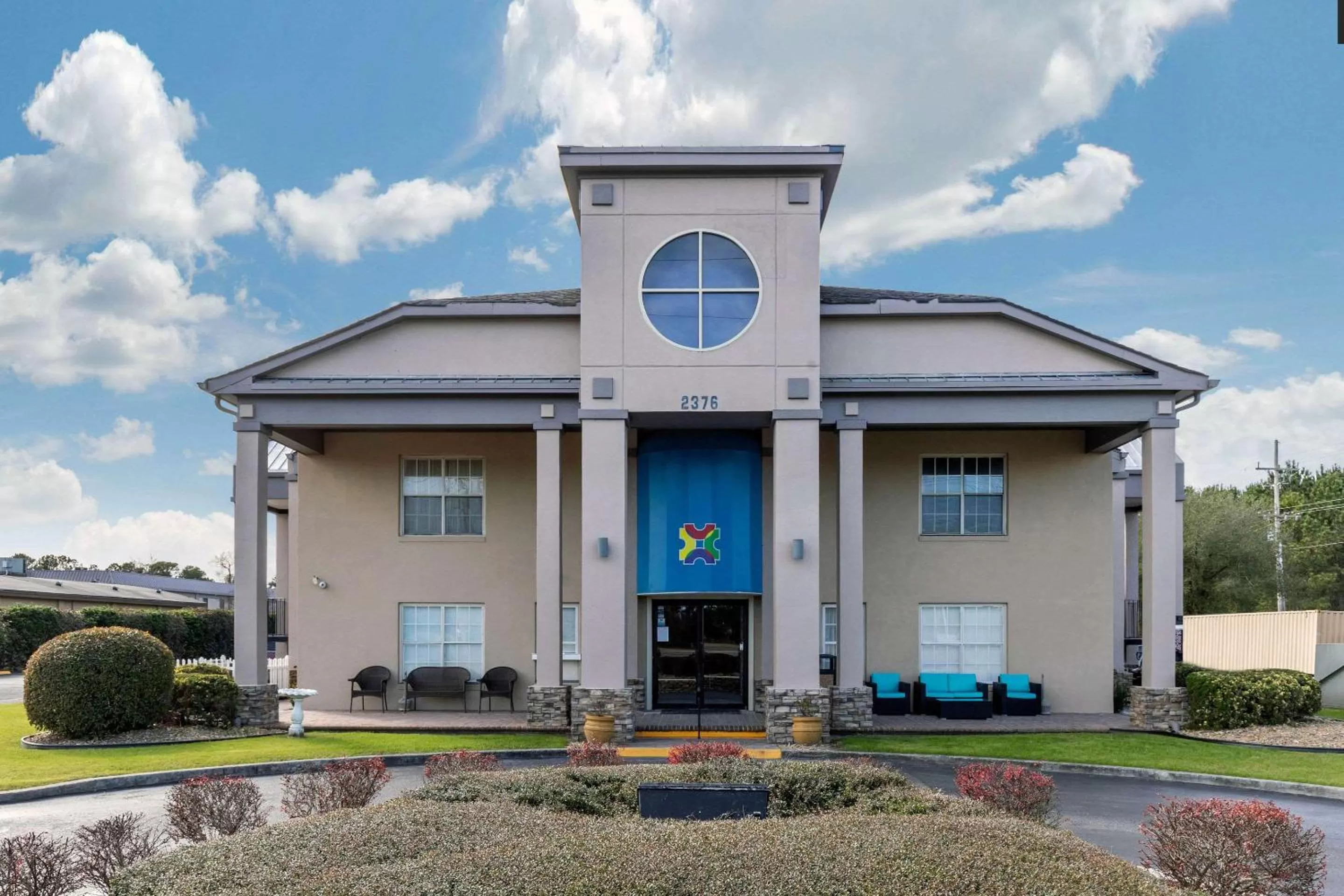 Property Building in Econo Lodge at the University