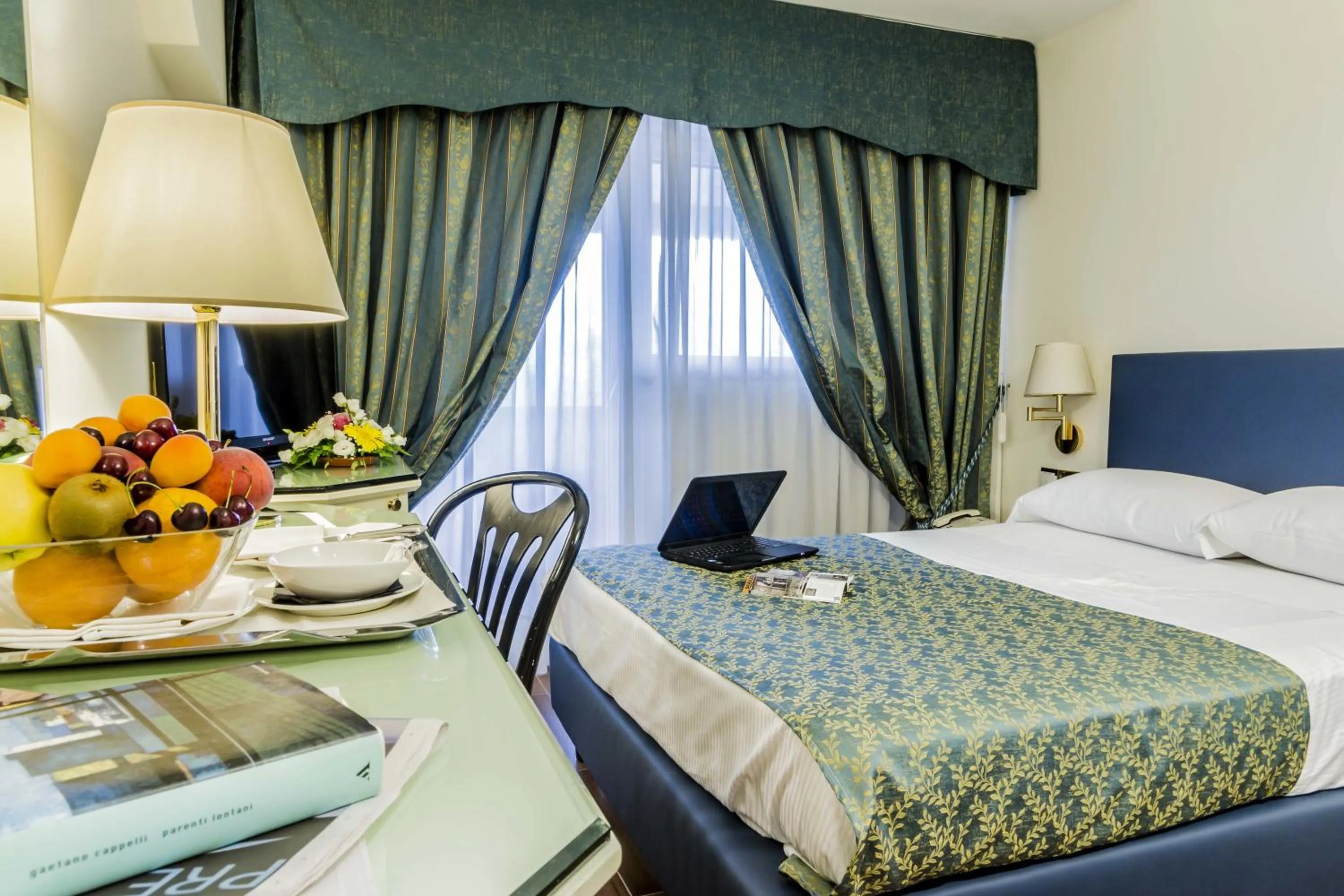Day, Bed in Grande Albergo Potenza