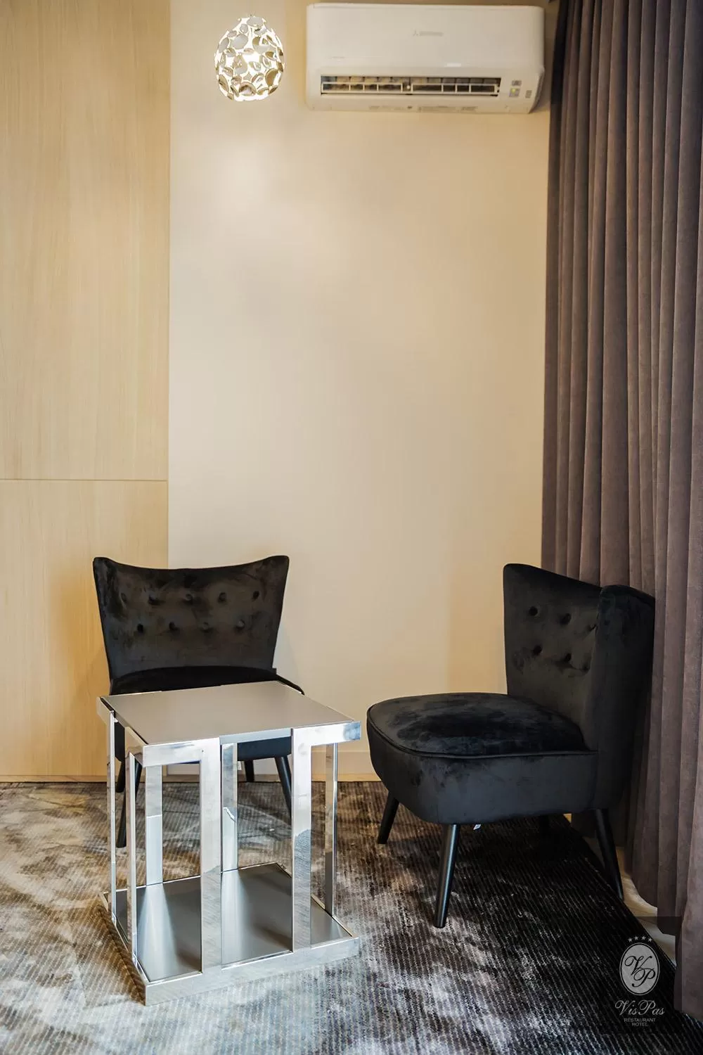 Seating area in VisPas Hotel