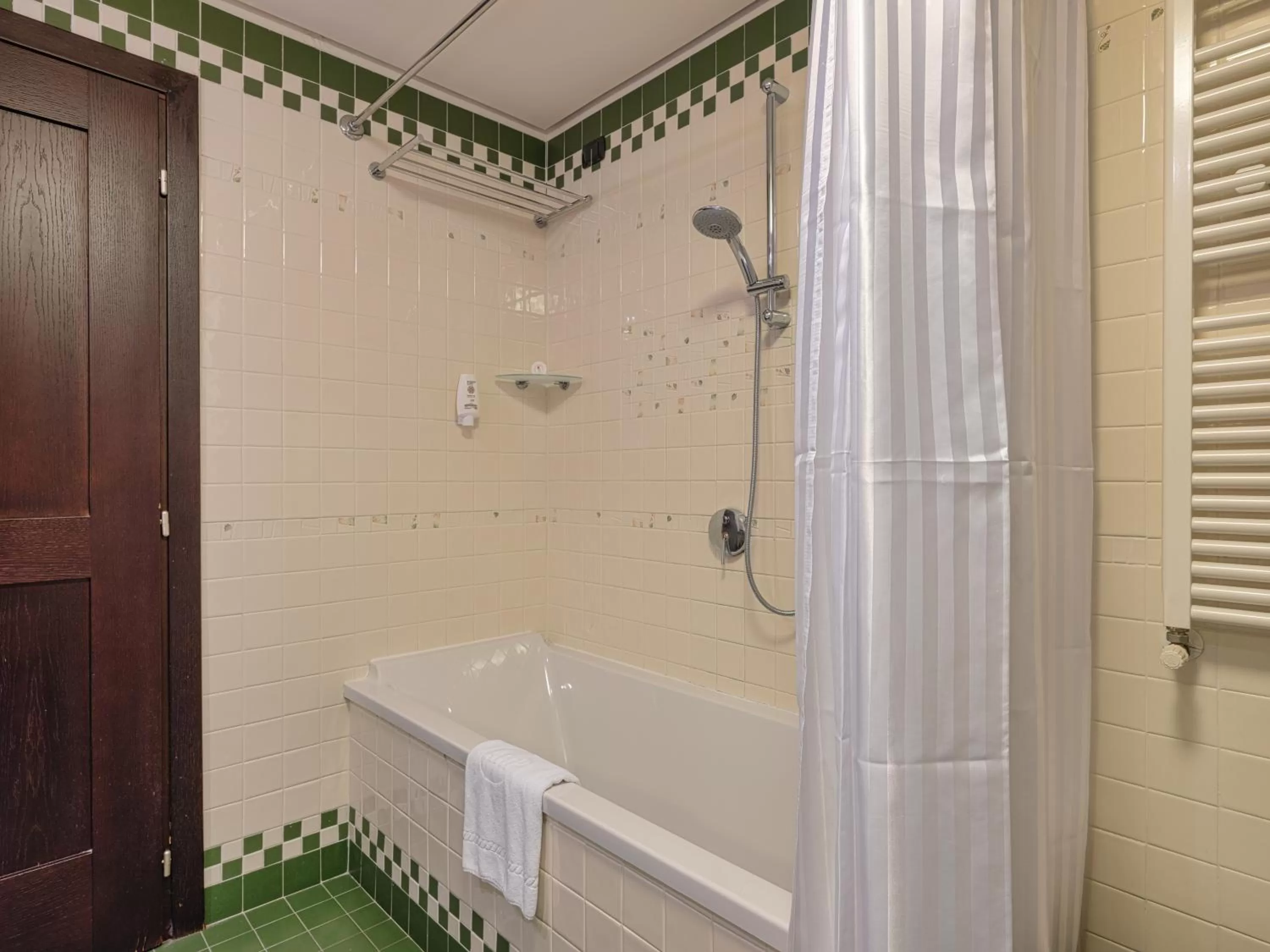 Bathroom in Active Hotel Paradiso