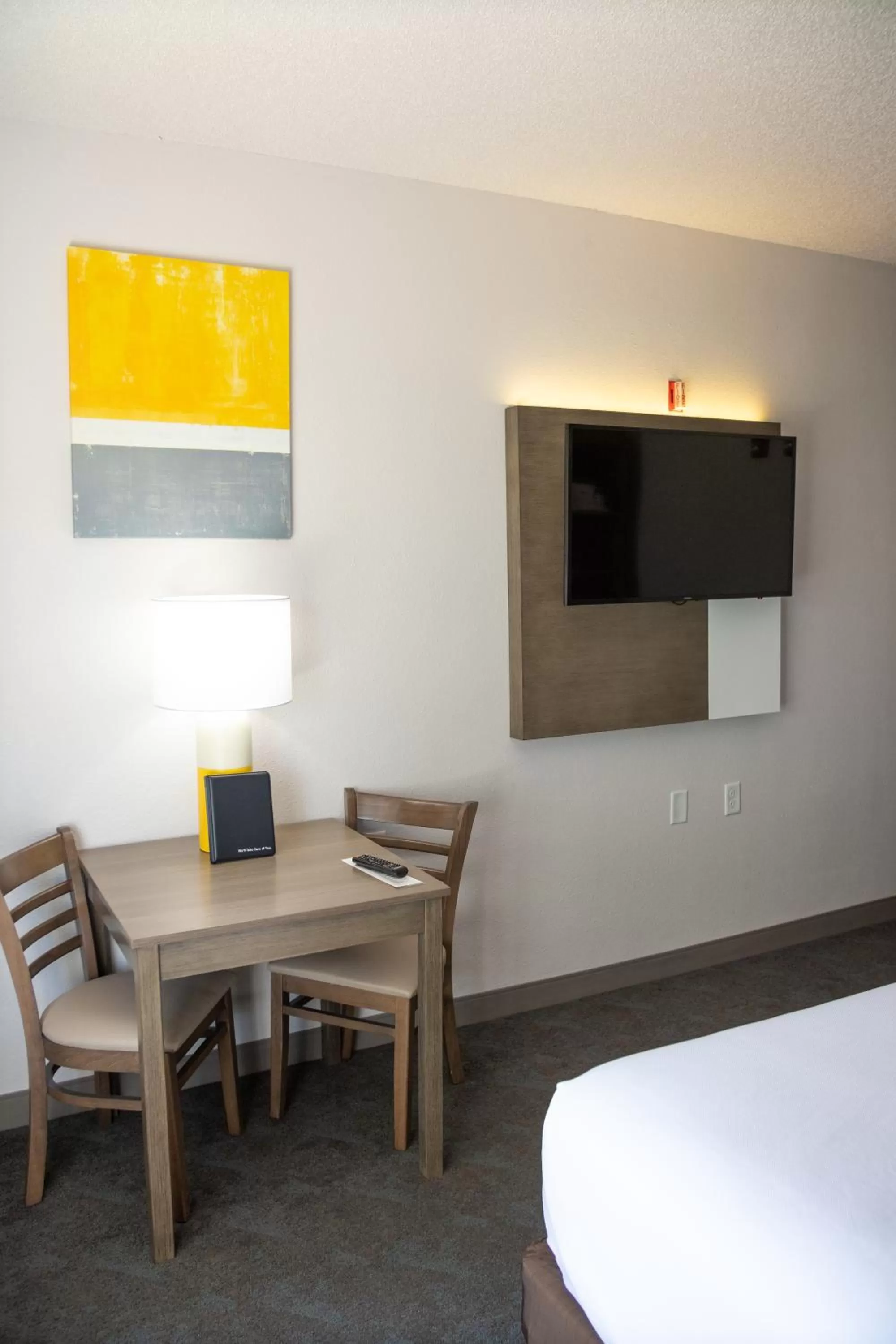 TV and multimedia, Bed in Comfort Inn Sioux City South